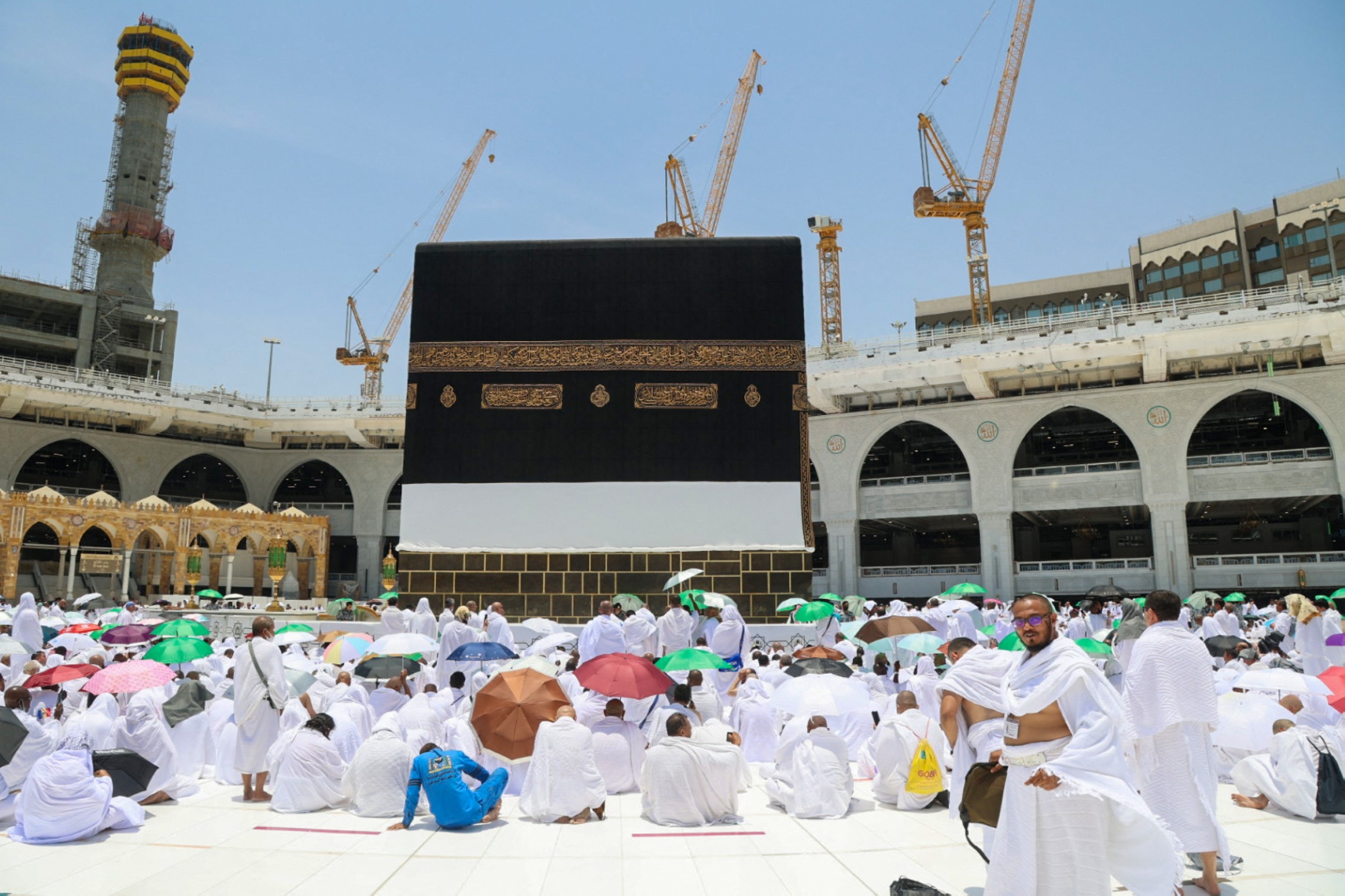 Saudi Arabia suspends issuance of Umrah permits ahead of Hajj