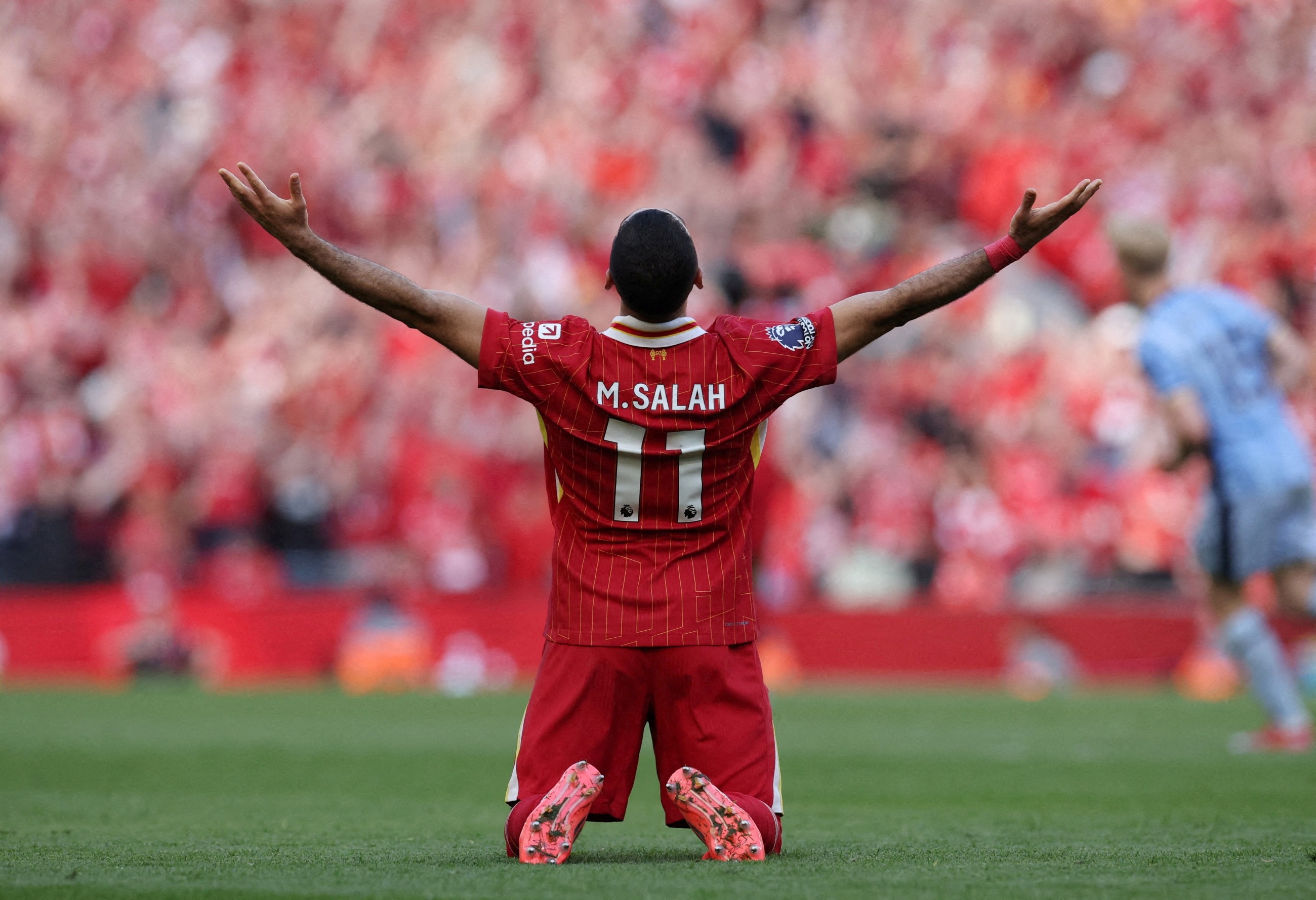 Reds' Salah voted Football Writers' Player of the Year