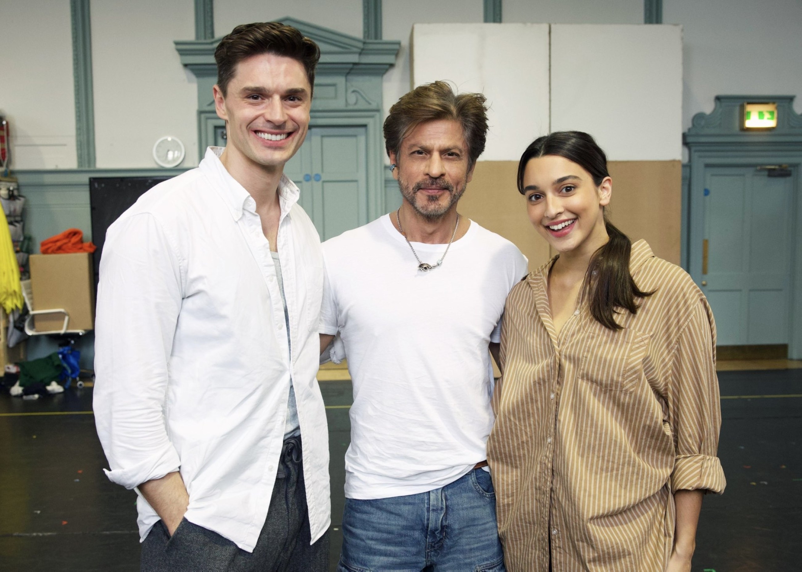 Shah Rukh Khan wows cast of ‘Come Fall in Love – The DDLJ' musical in surprise  visit in London