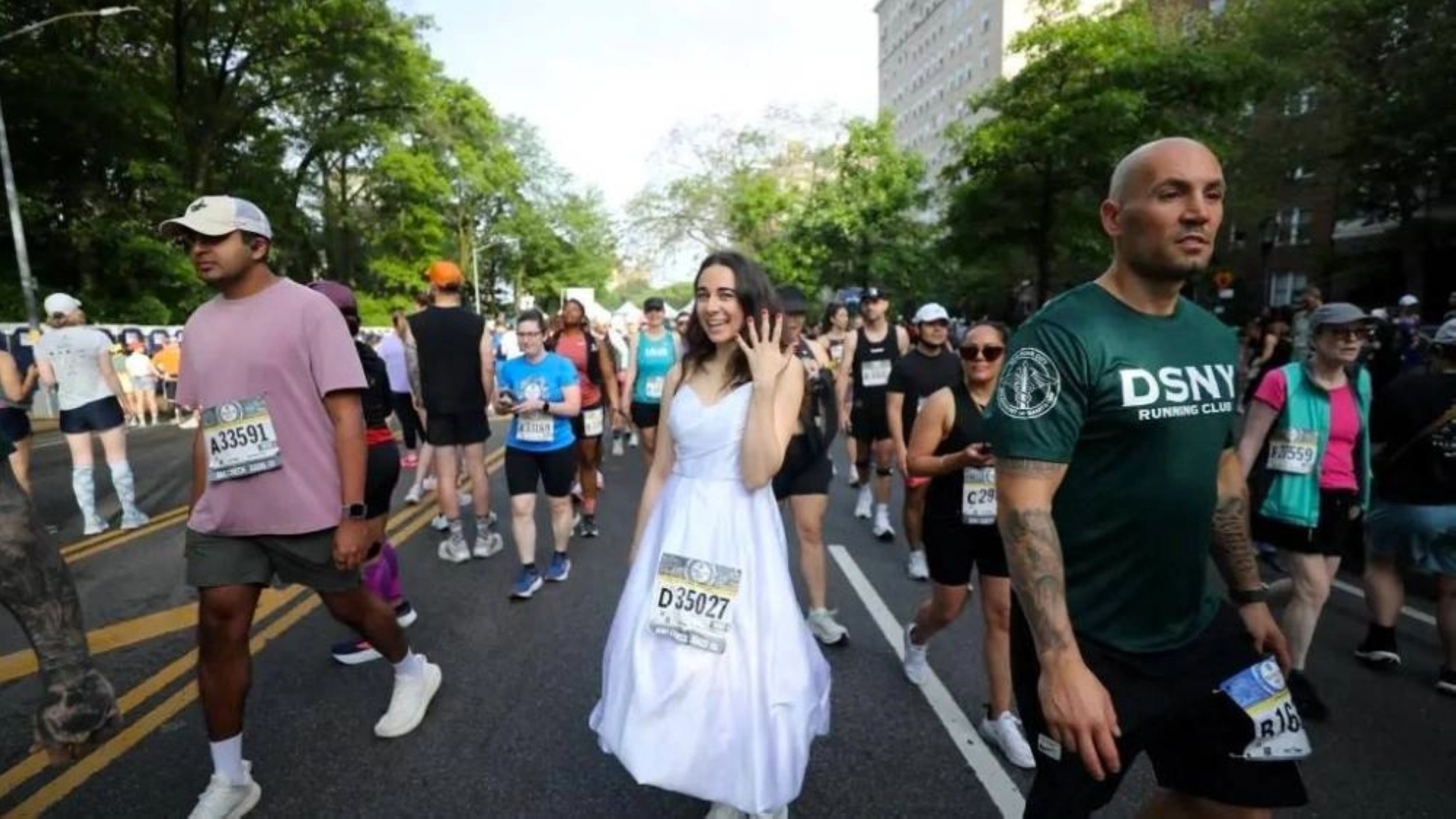 VIDEO: American woman runs Brooklyn Half Marathon in wedding dress in search of groom