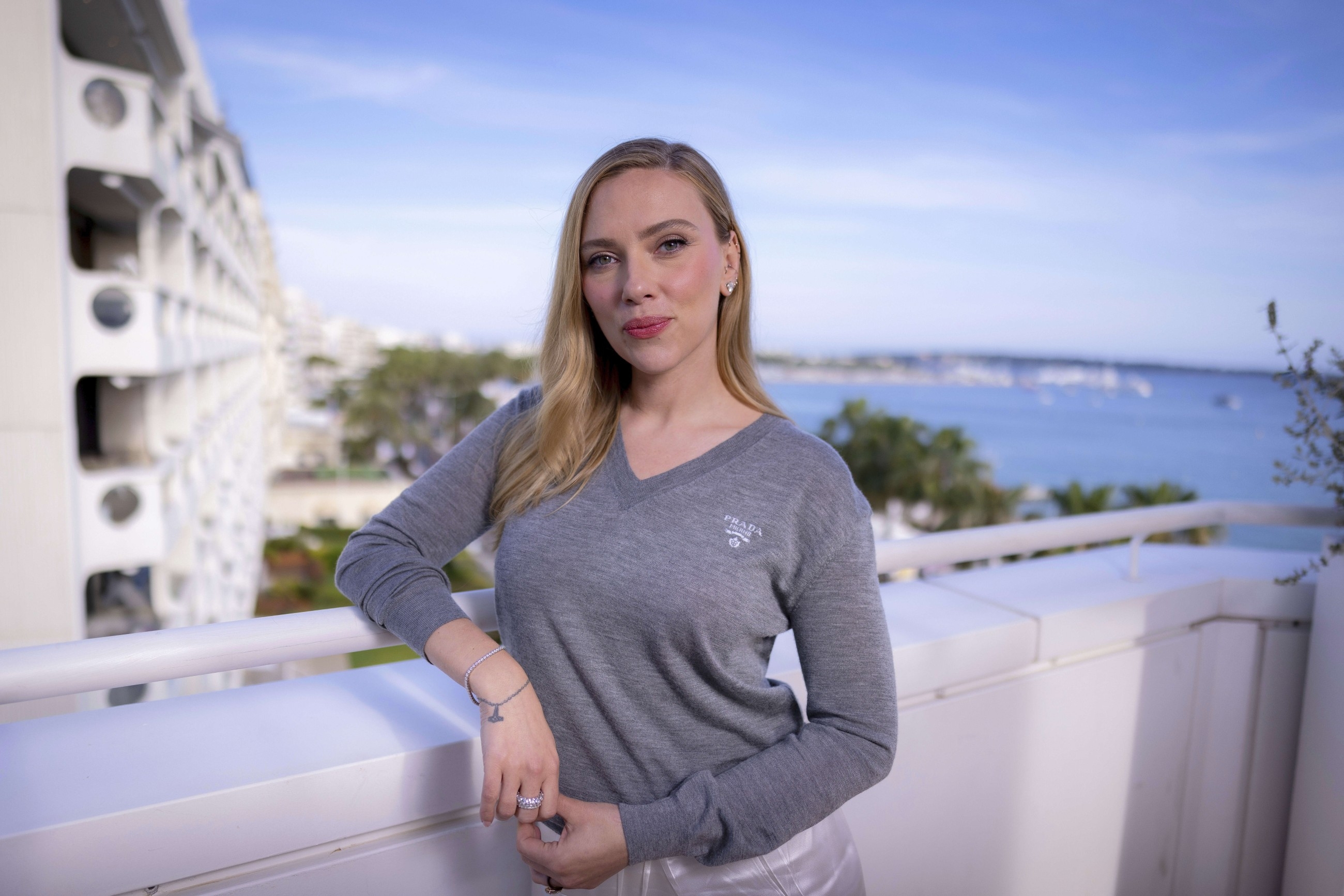 Scarlett's directorial debut gets 5-minute standing ovation at Cannes