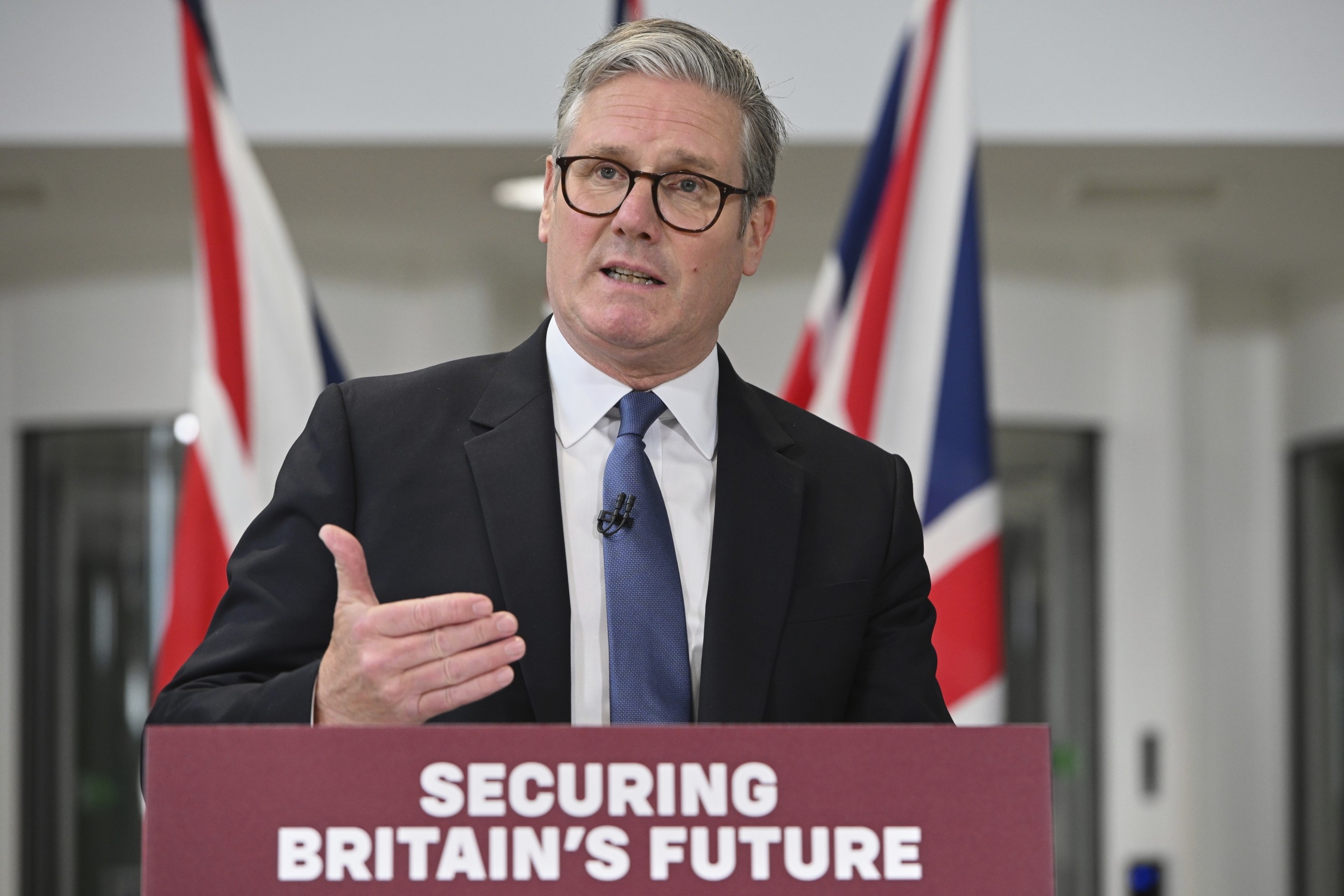 Britain signs Chagos deal with Mauritius to seal future of US-UK air base