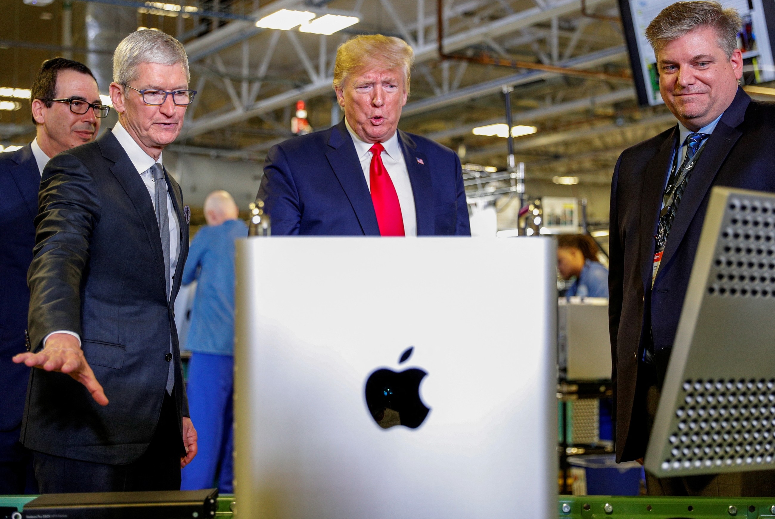 Trump threatens 50% tariffs on EU and 25% penalties on Apple
