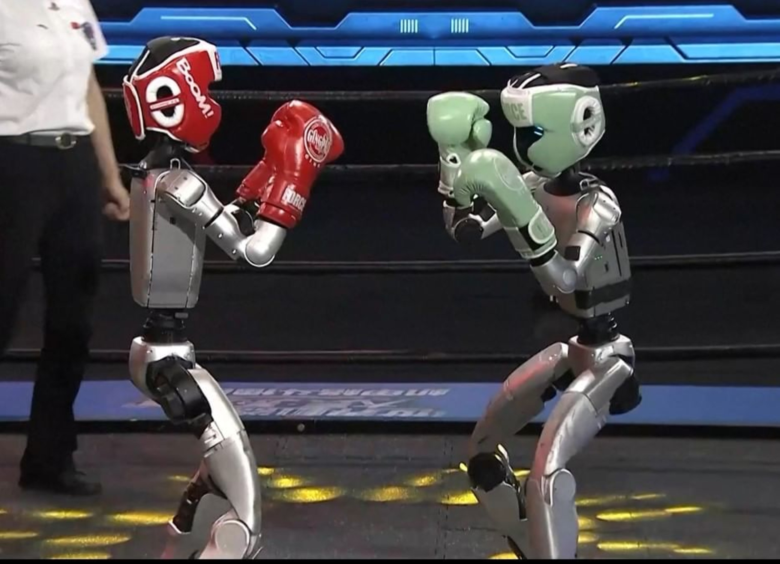 World's first humanoid robot boxing match kicks off in China