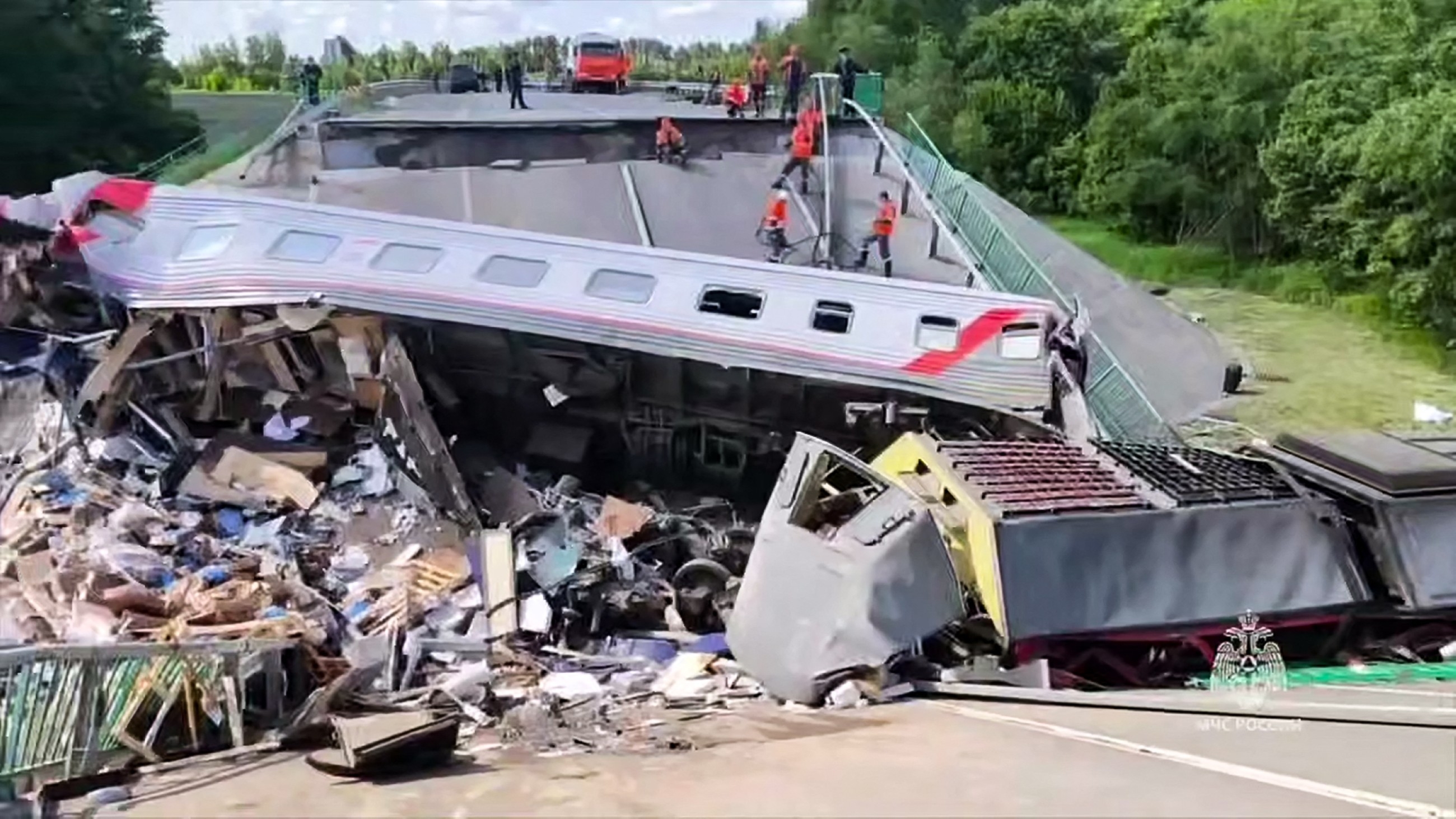 Two bridges in Russia collapse in 'blasts', 7 dead