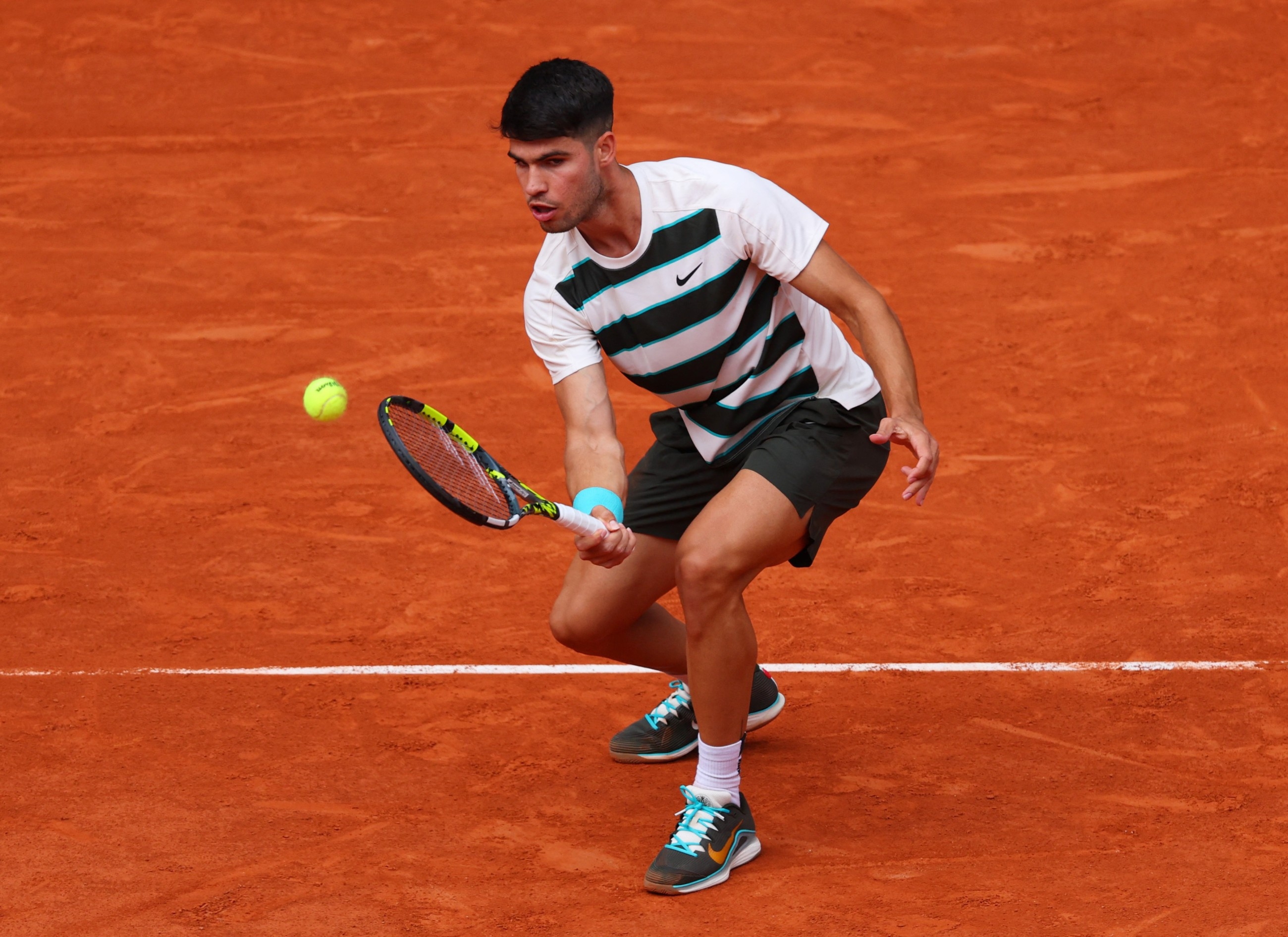 Alcaraz and Sabalenka enter quarters as Swiatek survives Rybakina scare