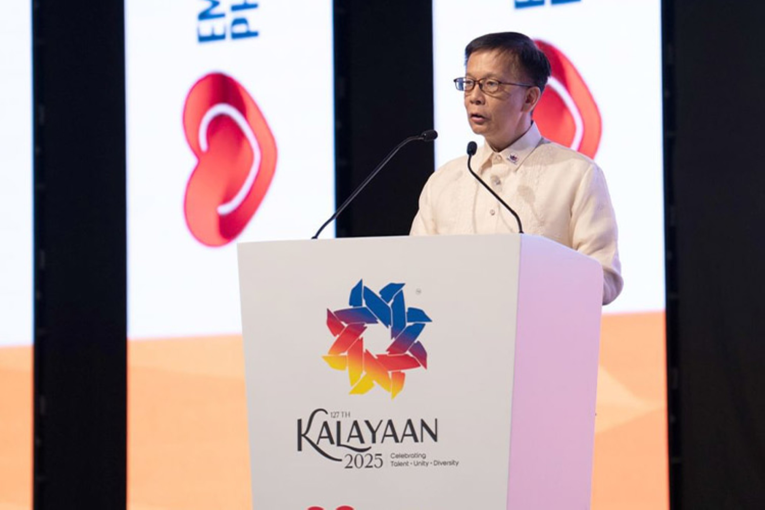 UAE a leading model for protecting workers' rights, says senior Philippine official