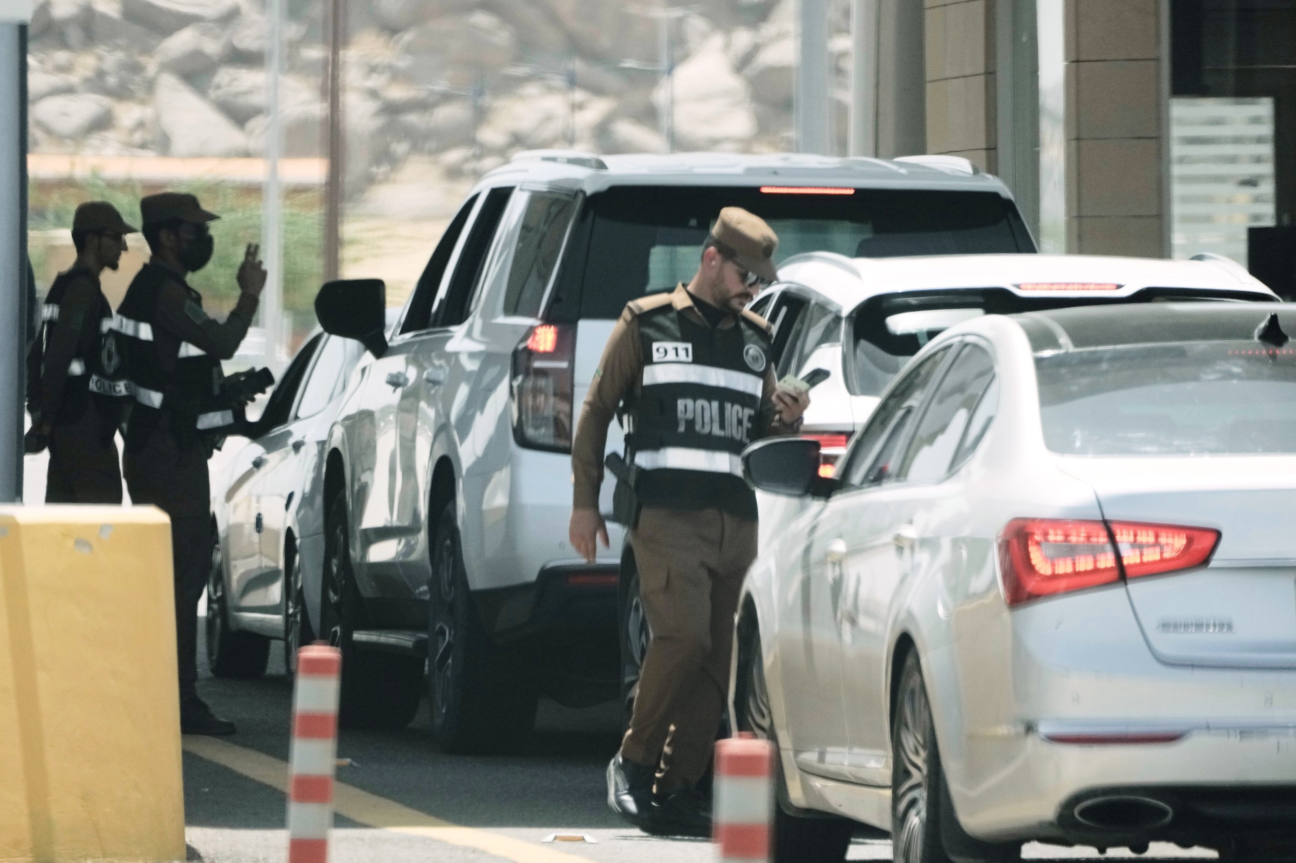 Saudi announces SAR100,000 fine for sheltering visit visa holders during Hajj