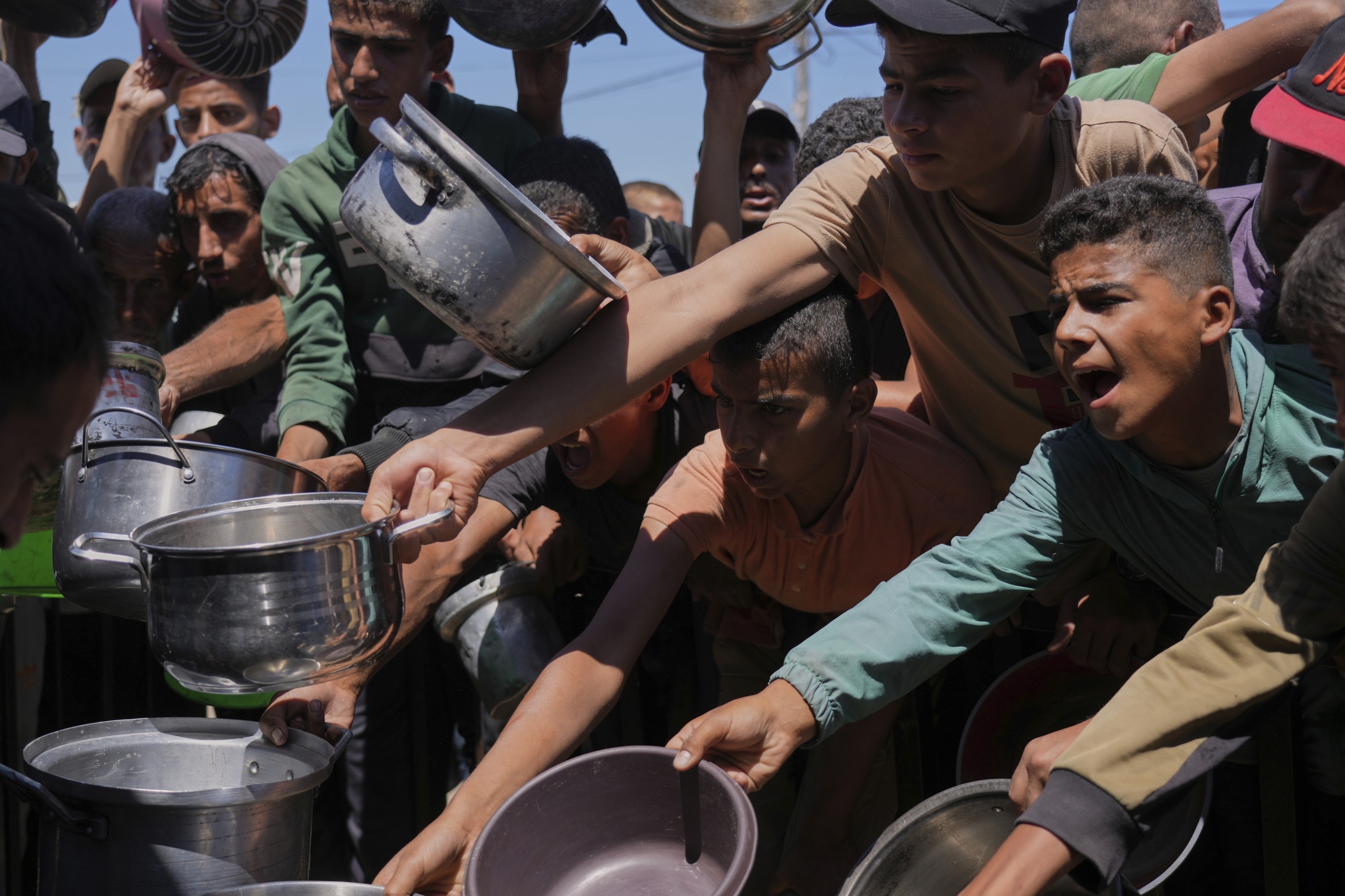 Palestinians struggle to get food even as aid trickles in