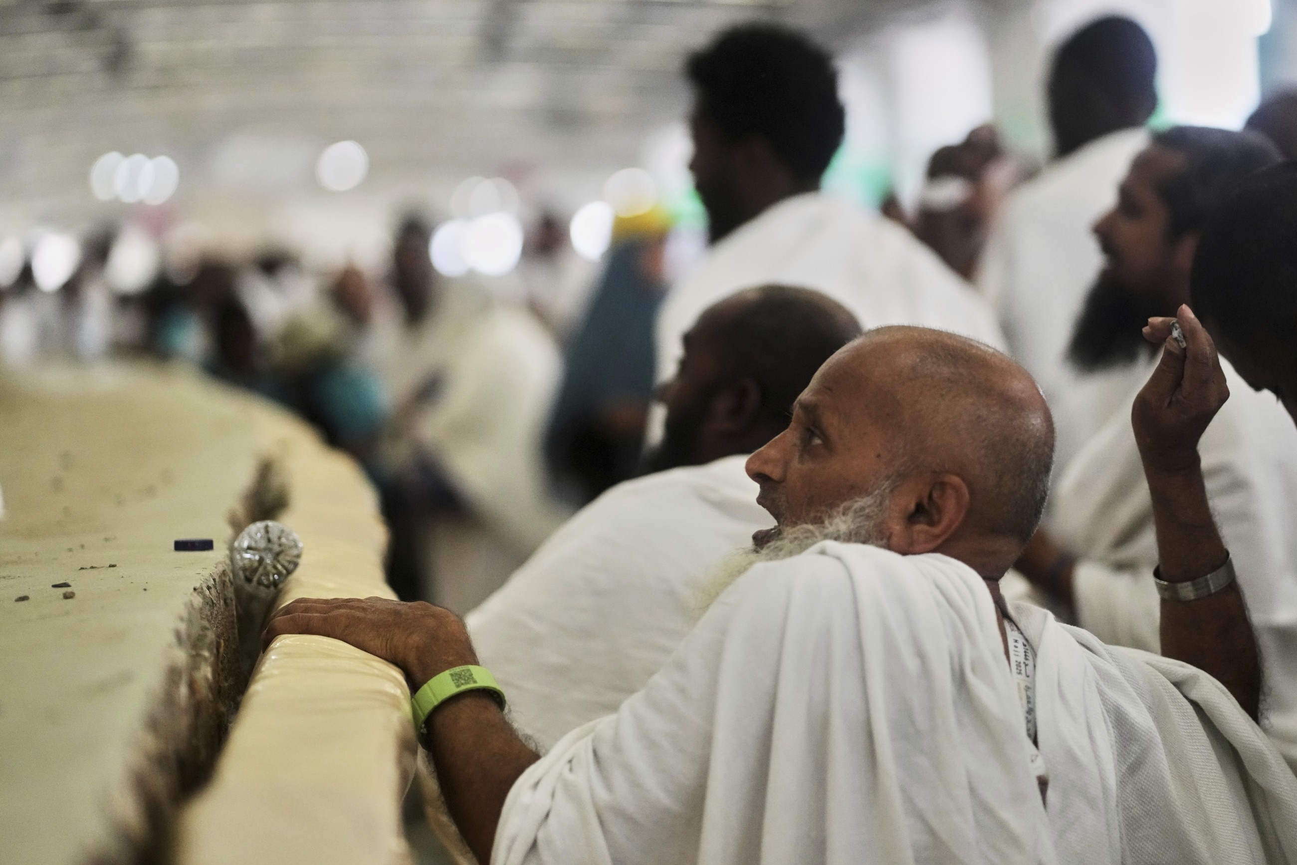 VIDEO: Muslim pilgrims 'stone the devil' as Hajj nears end in Saudi Arabia
