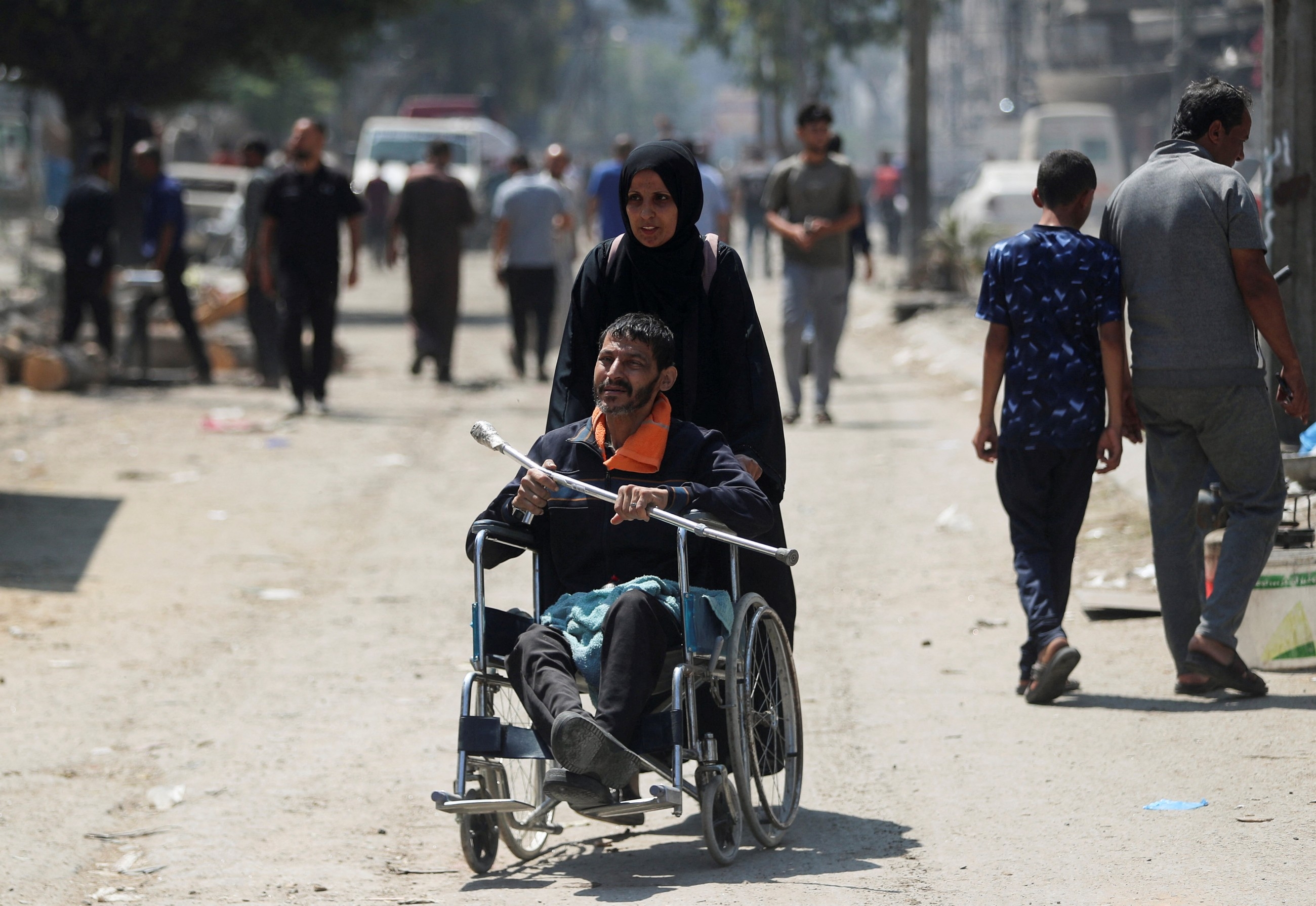 Israel, local allies fire at crowd near Gaza aid site