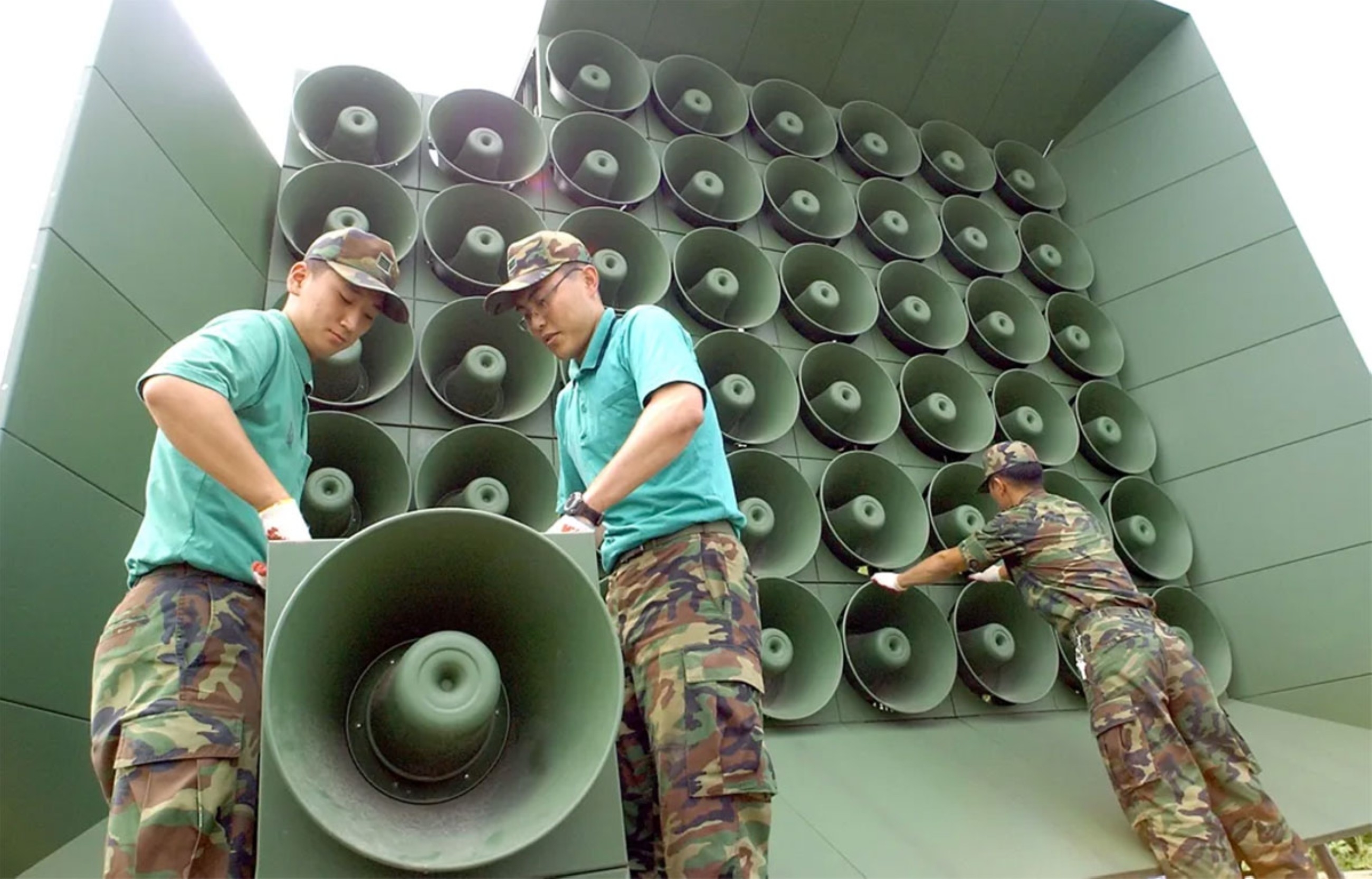 S.Korea halts loudspeaker broadcasts aimed at North