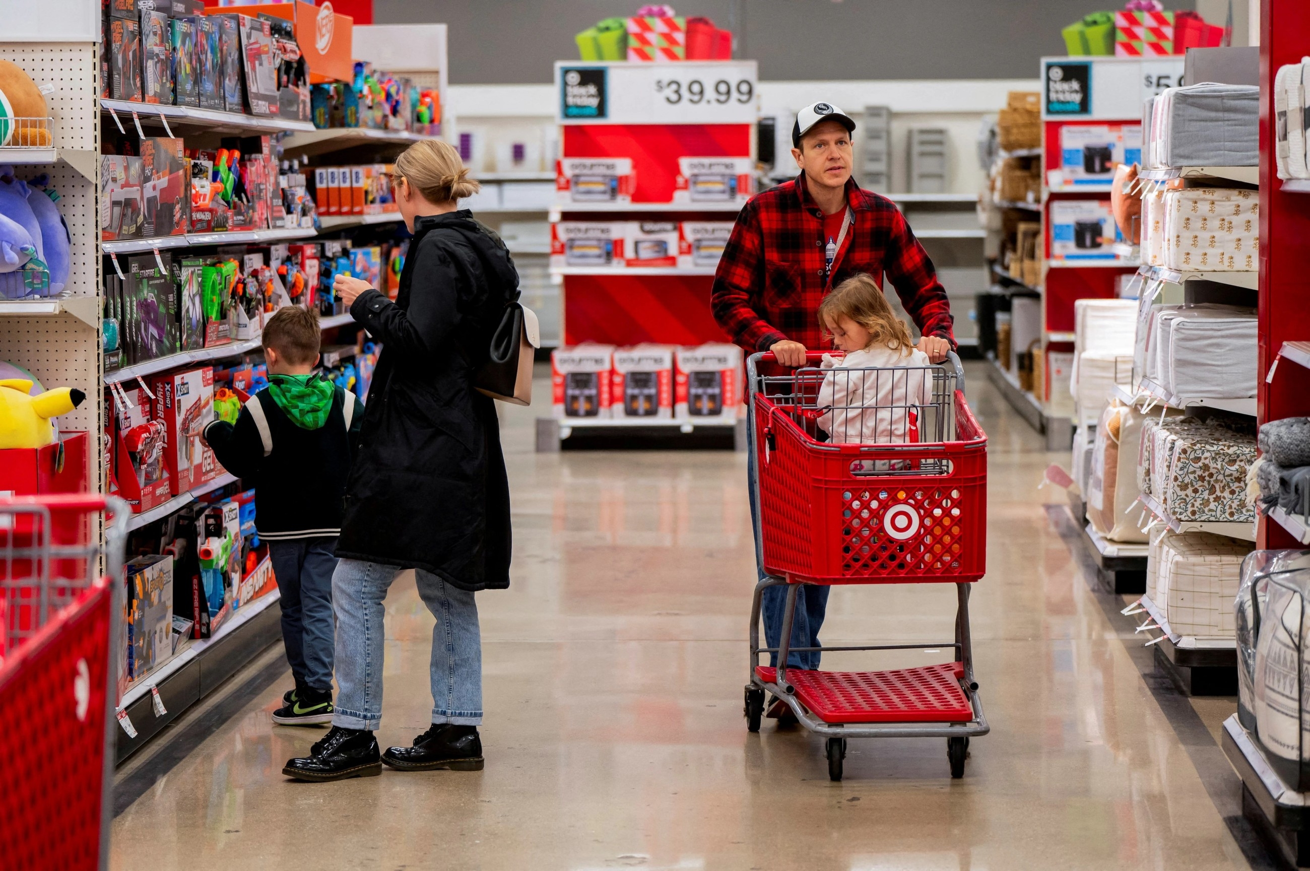 Tariffs seen lifting underlying US consumer prices in May
