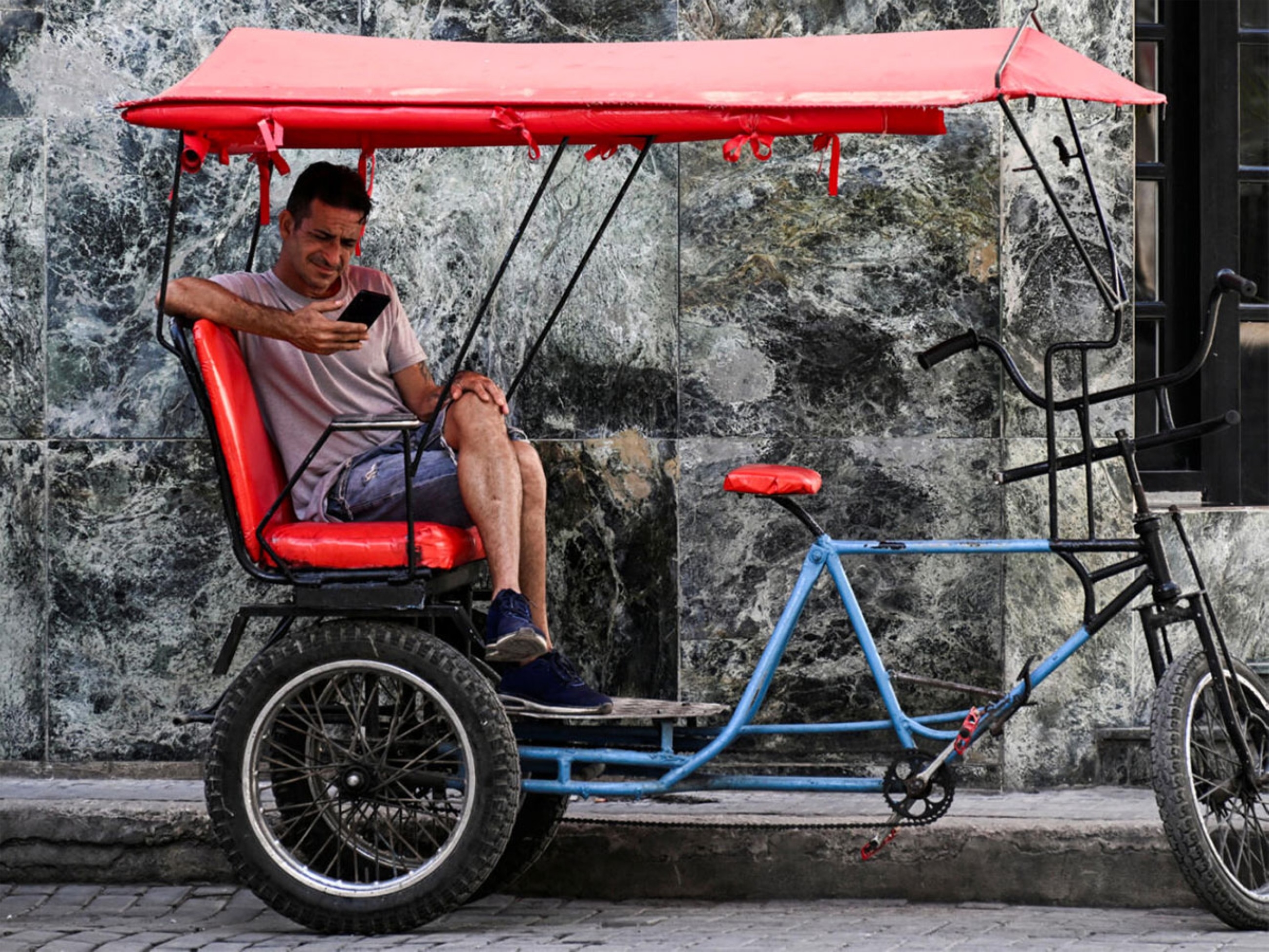 Cuban students fully reject dollarization