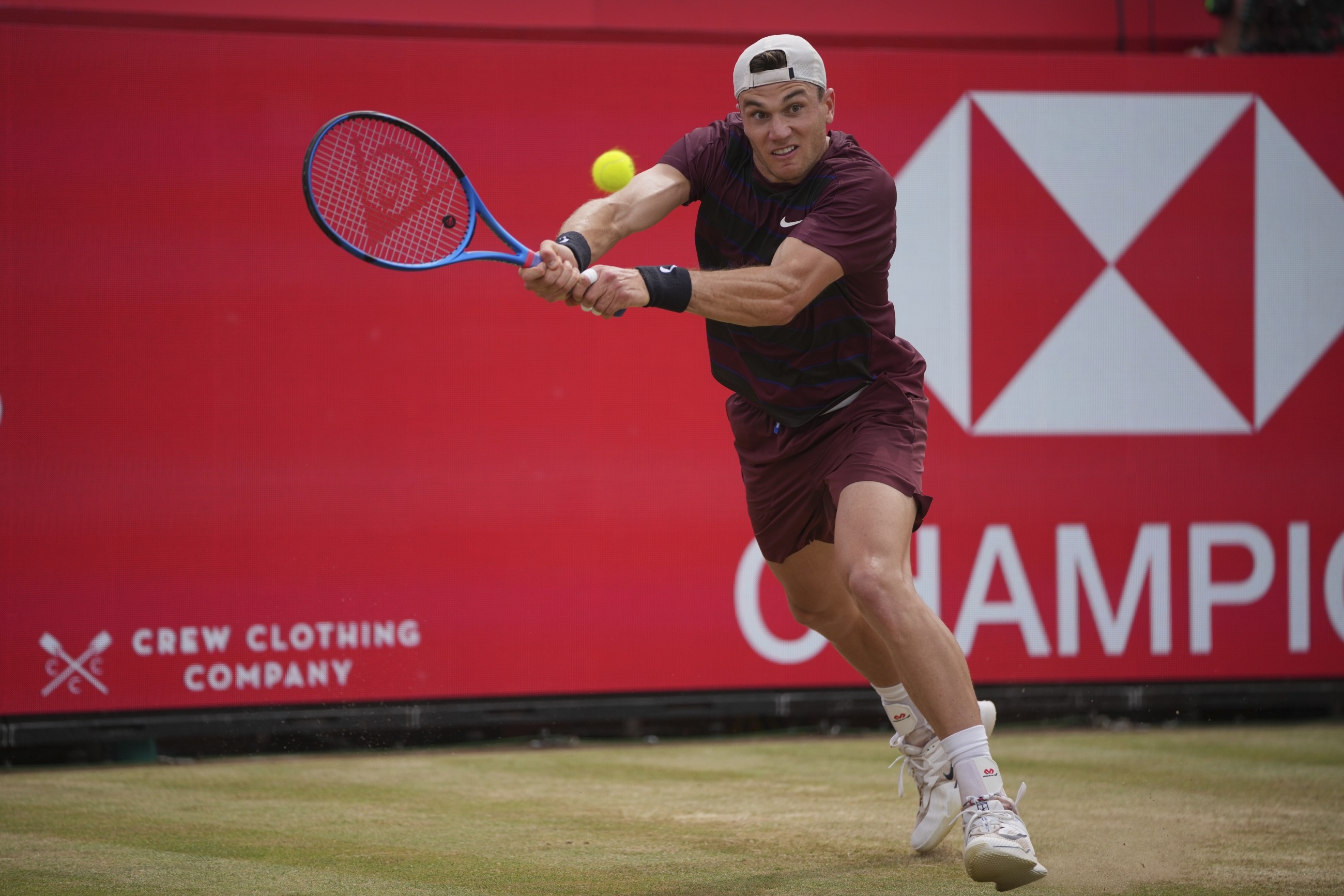 Draper digs deep to reach Queen's semis for 1st time, Alcaraz advances