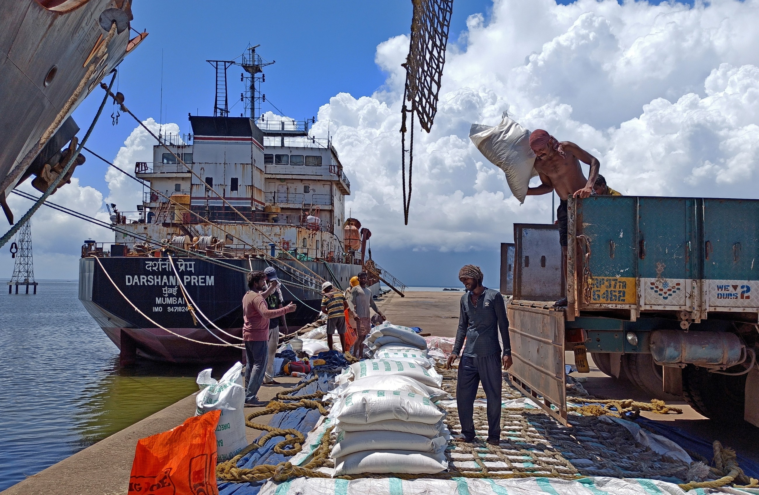 India's exports outpaced global growth to touch record high in FY25