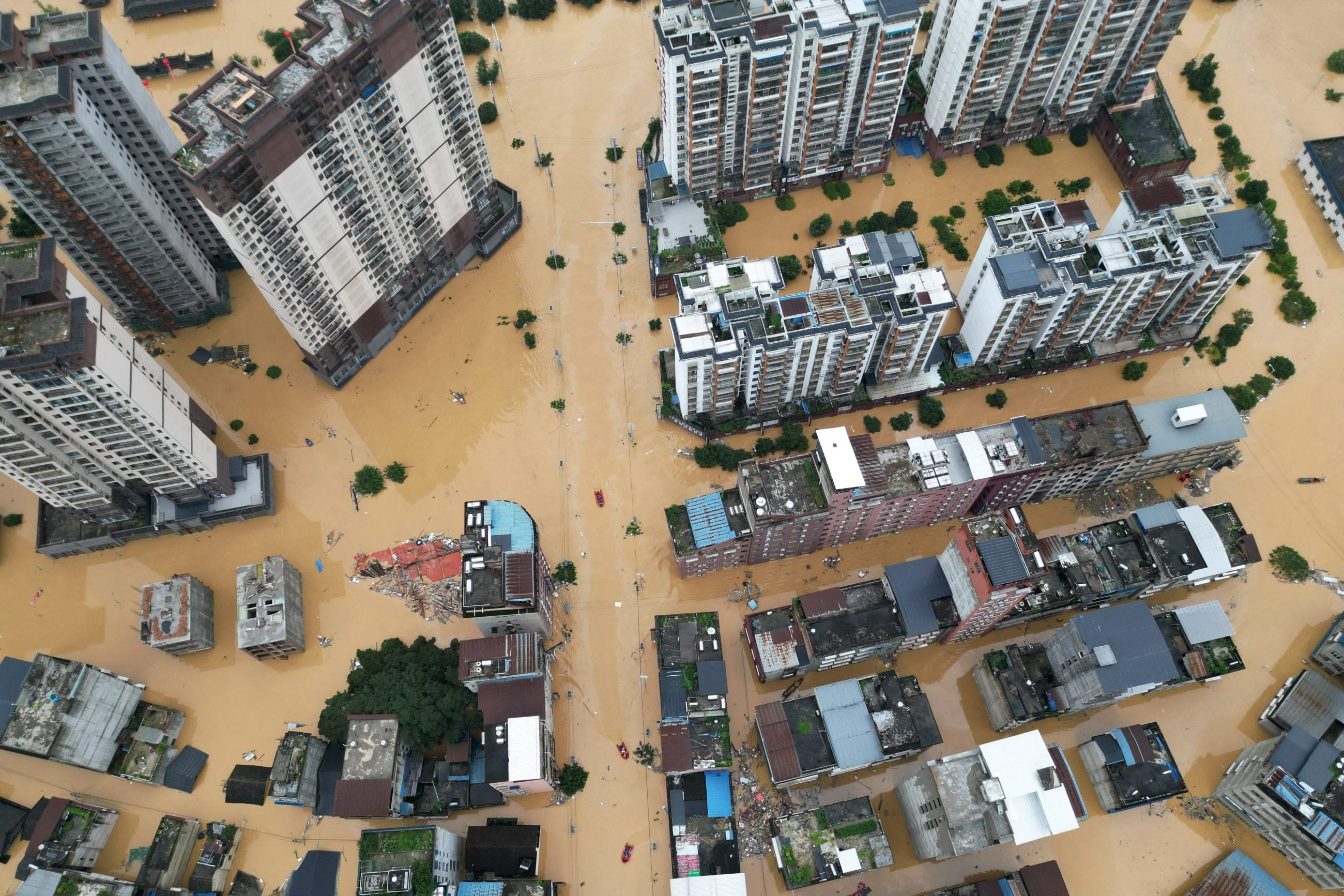 Massive floods force tens of thousands to evacuate in China