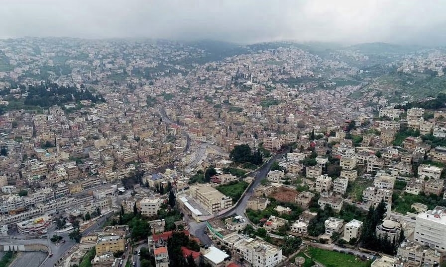 مجلس محافظة البلقاء يسلم مركز زها الثقافي مستندات التزام مالي