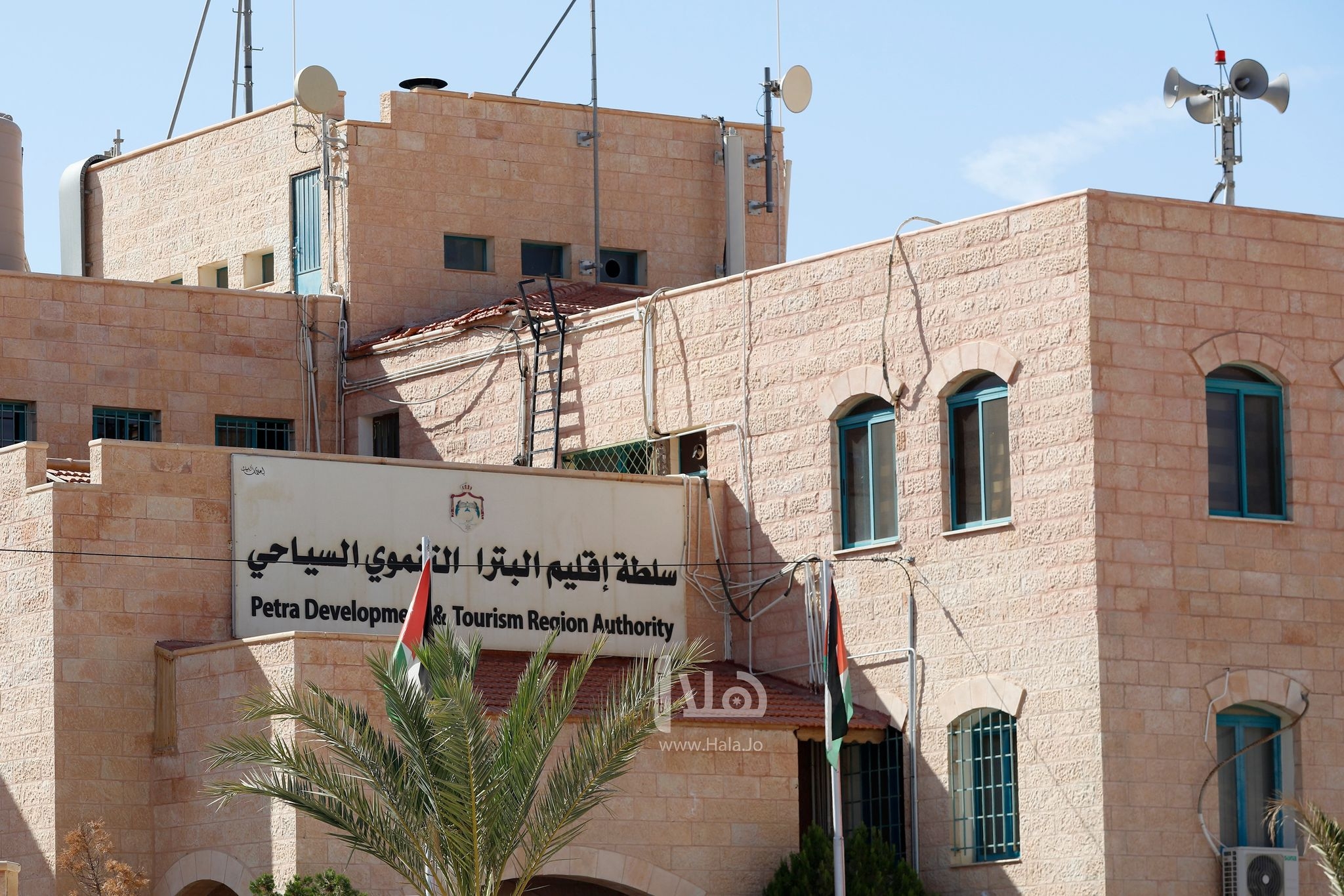 'إقليم البترا' تستأنف العمل بمشاريع ممولة من الوكالة الأمريكية للتنمية