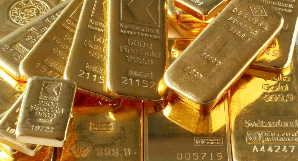 أسعار الذهب تتراجع في التعاملات المبكرة