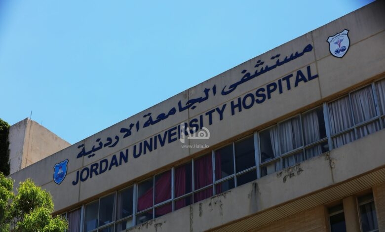 مستشفى الجامعة يتسلم جهازًا لإجراء عمليات الساد من مستودع أدوية الحديثة