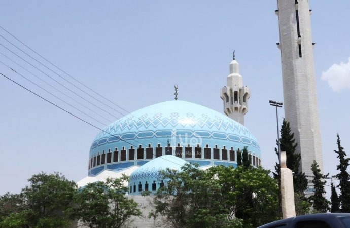 الأردنيون يحيون ليلة القدر في 7500 مسجد