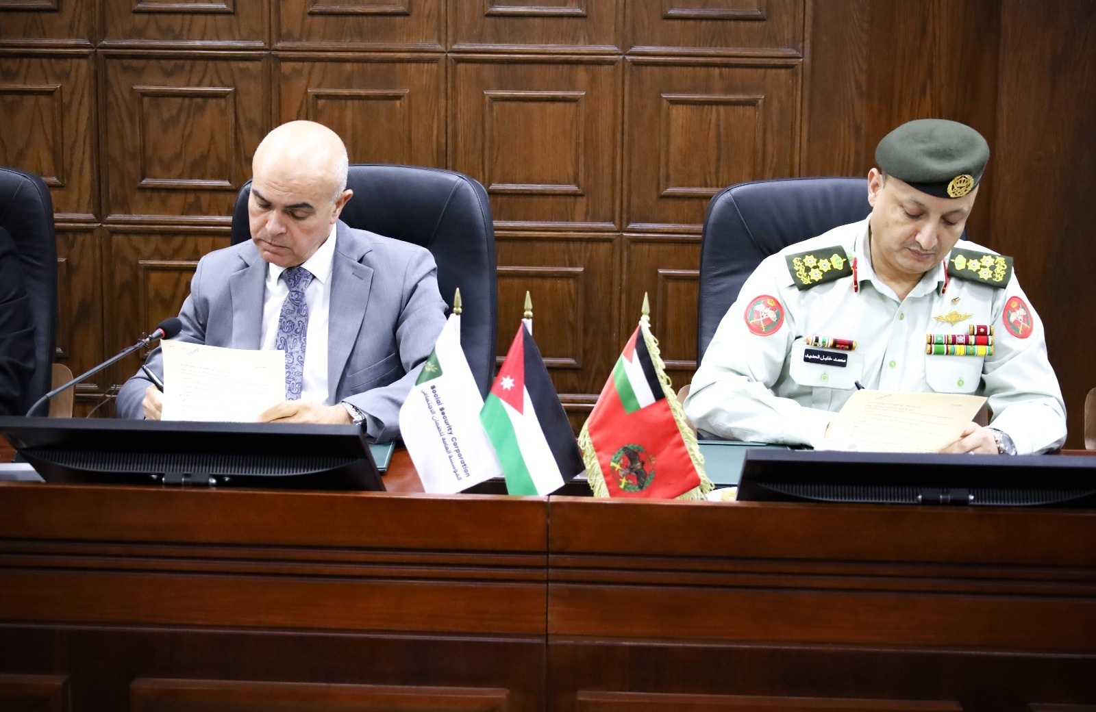 المؤسسة الاستهلاكية العسكرية والضمان الاجتماعي يجددان مذكرة تفاهم لبطاقة (حيّاك)