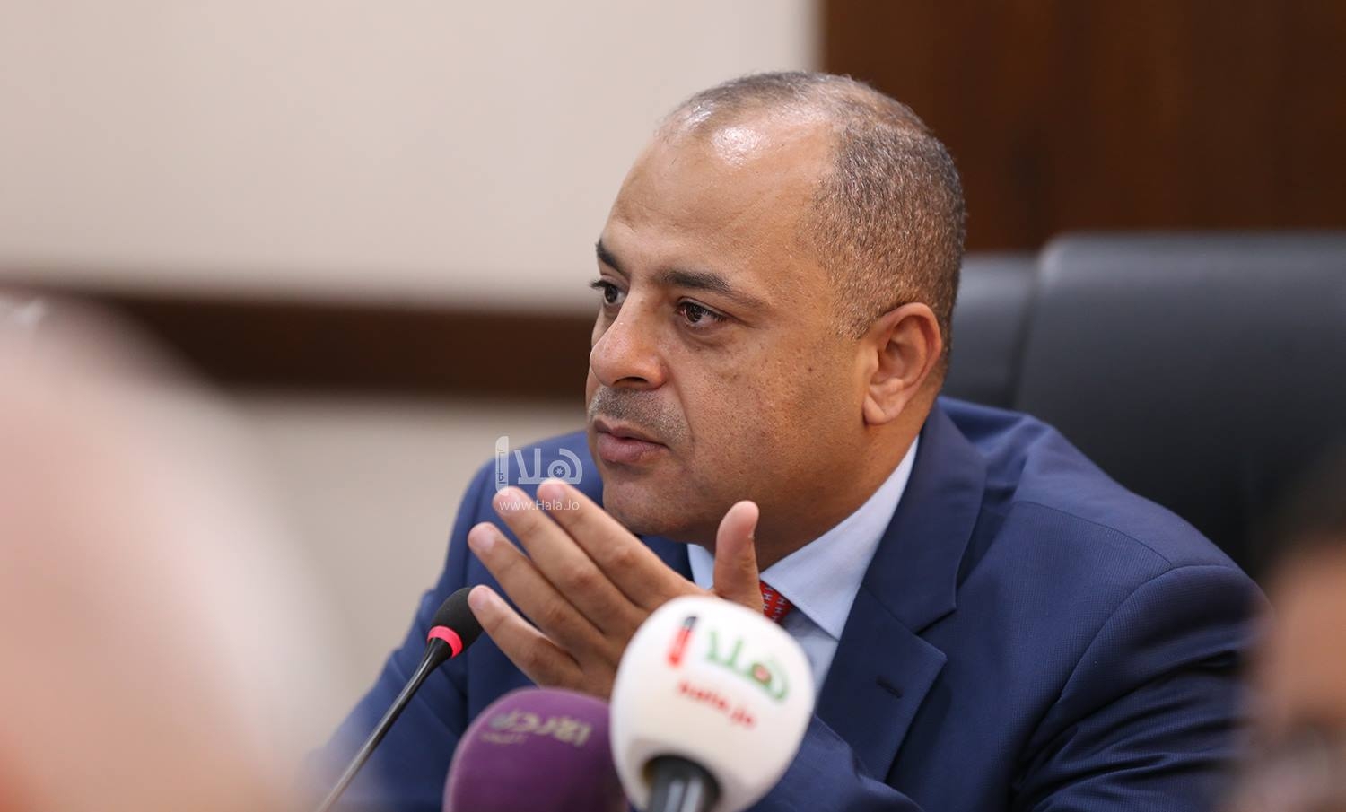 أبو صعيليك للعاملين في القطاع العام: أنتم ركن راسخ في مسيرة التحديث الإداري