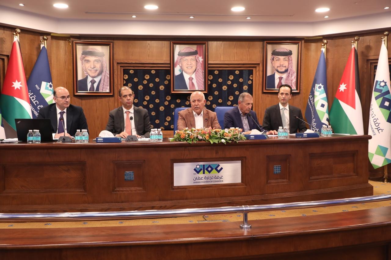 'تجارة عمّان' تتابع قضية إحدى البواخر المحترقة لصون حقوق التجار