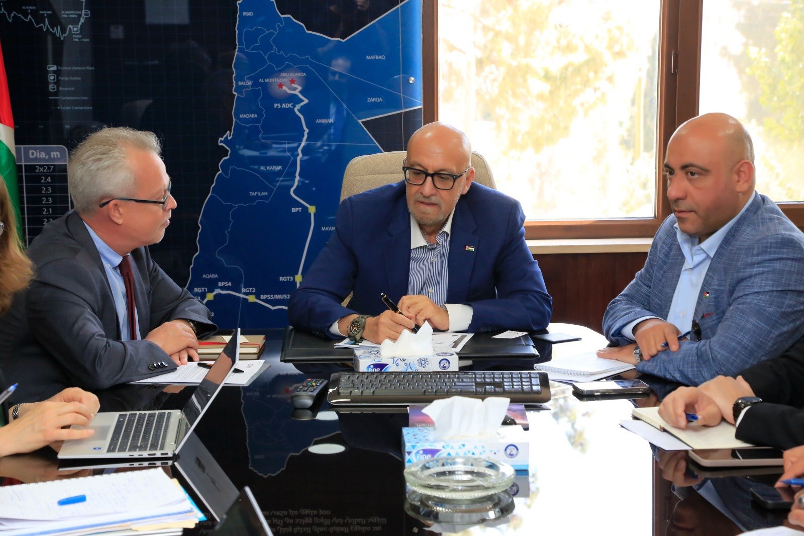 وزير المياه يبحث مع وفد الوكالة الفرنسية مجموعة من المشروعات الحيوية