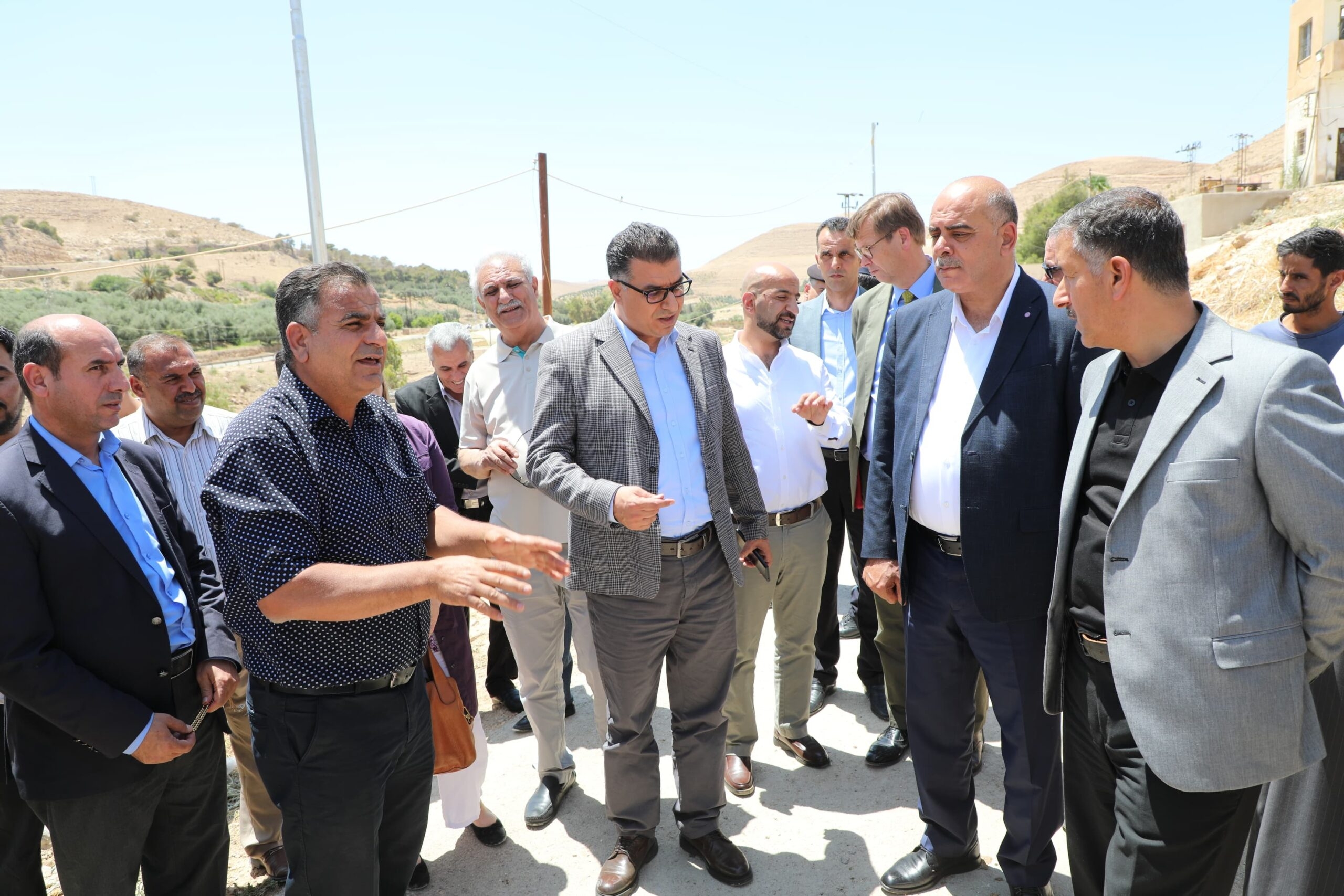 وزير الزراعة يفتتح عددا من المشاريع بمحطة الوالة في مادبا