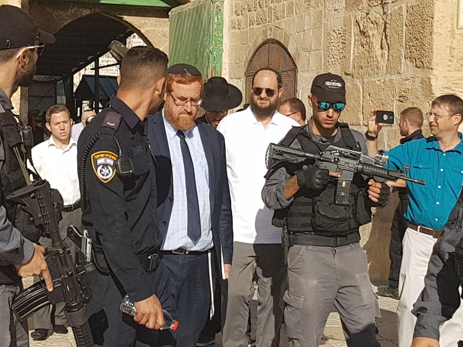 الحاخام المتطرف يهودا غليك يقود اقتحام عشرات المستوطنين للأقصى