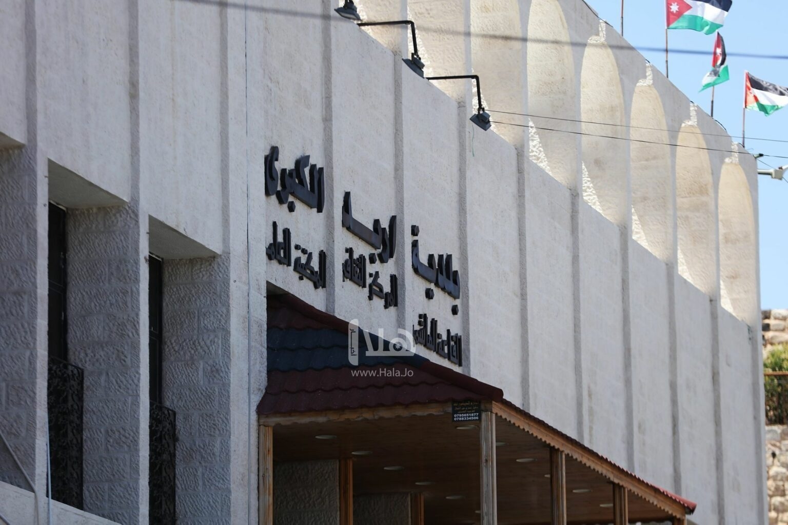 بلدية إربد تستلم كابسات نفايات جديدة