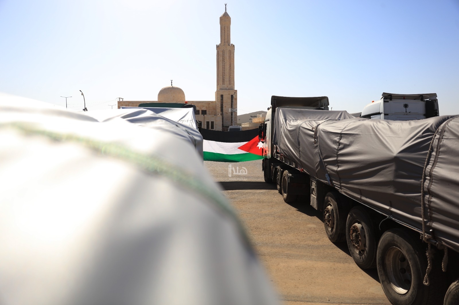 عبور قافلة مساعدات جديدة تضم 28 شاحنة إلى قطاع غزة