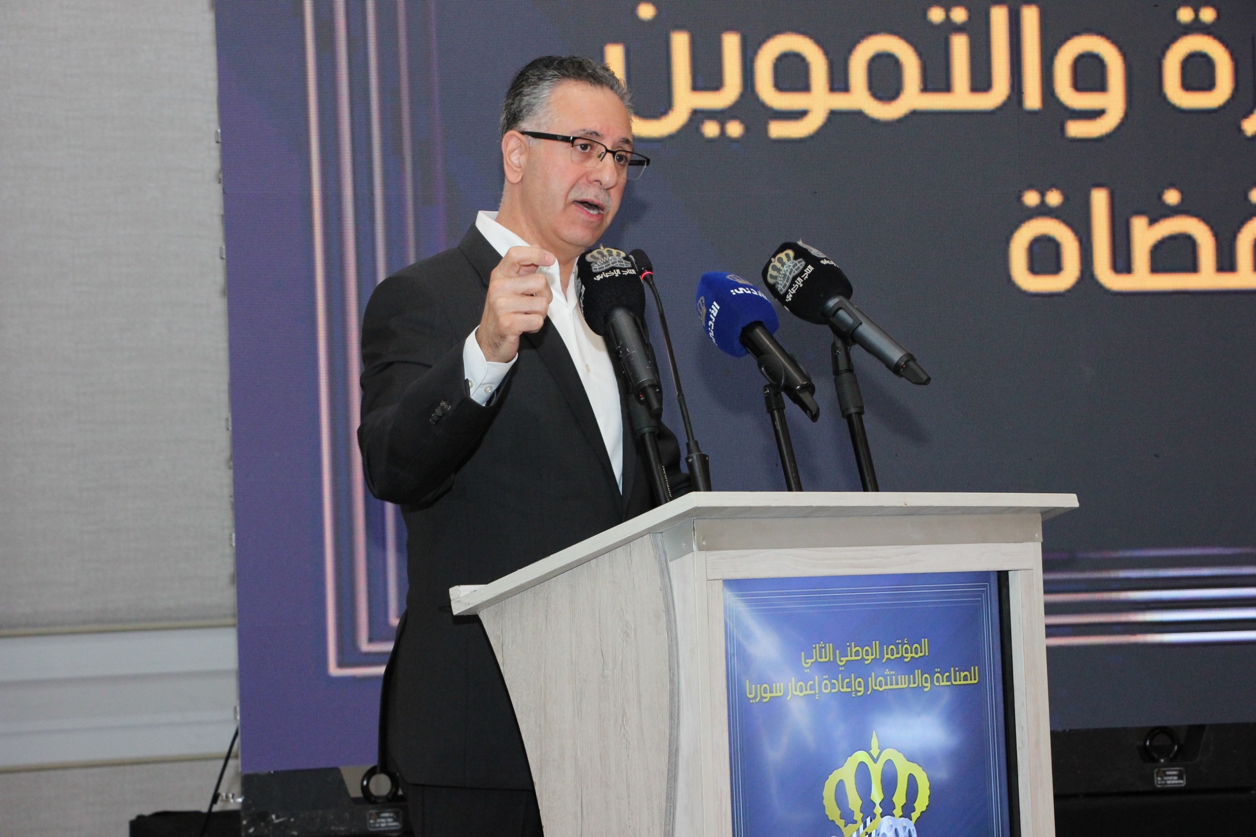 وزير الصناعة والتجارة: الاقتصاد الأردني يسجل نتائج إيجابية رغم التحديات
