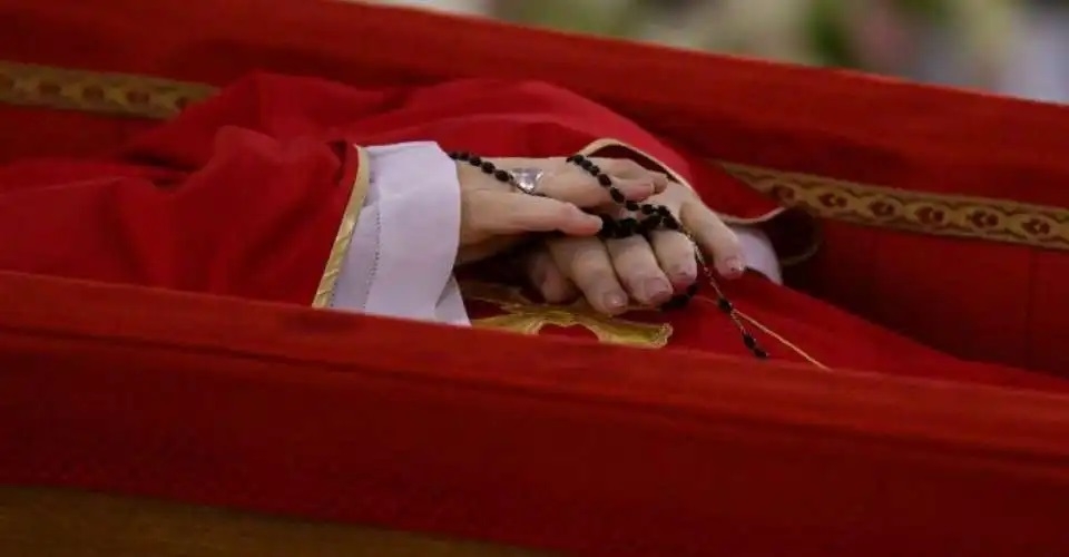 Pope Francis' Vatican 'family' pay tearful respects