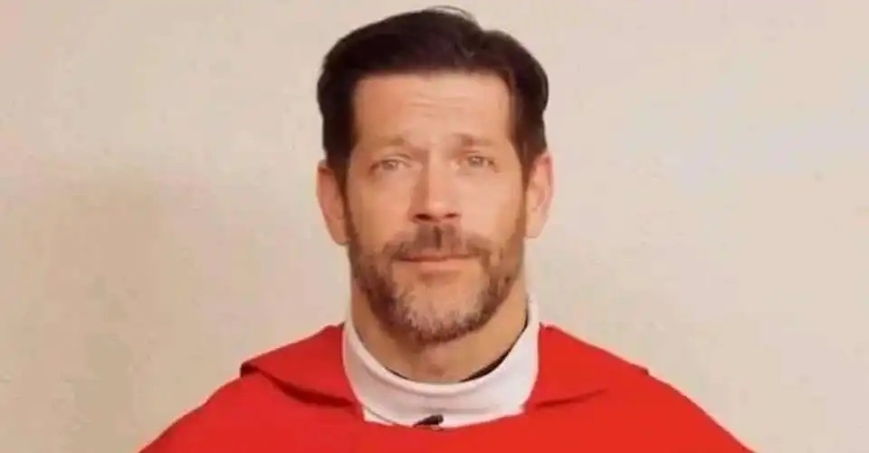 US priest-podcaster urges laity to pray for the conclave