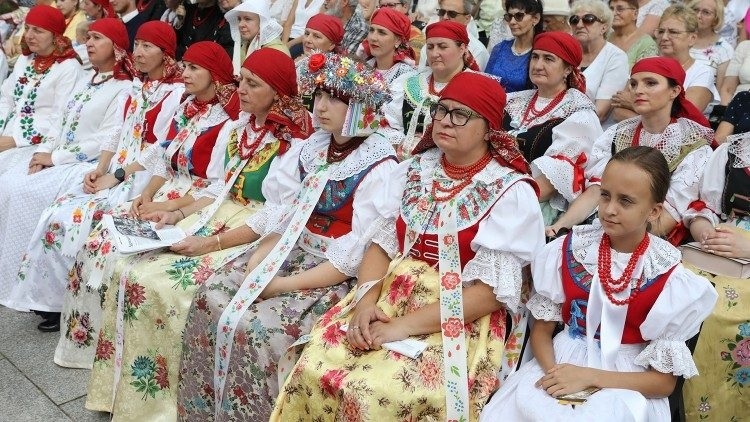 Missionaries, prophets, guides: Women's pilgrimage to Poland's Piekary Shrine