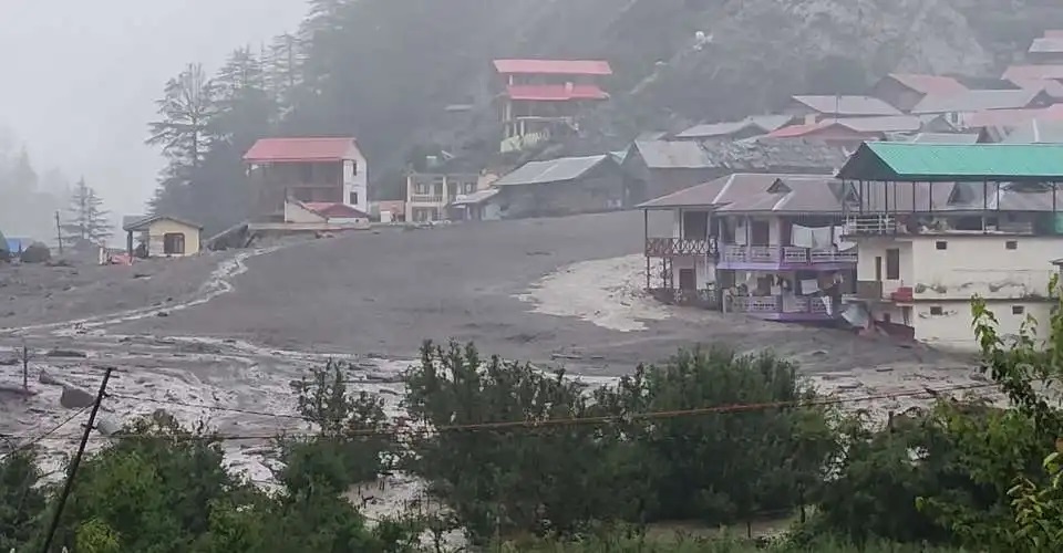 100 missing after flash flood hits Indian Himalayan town