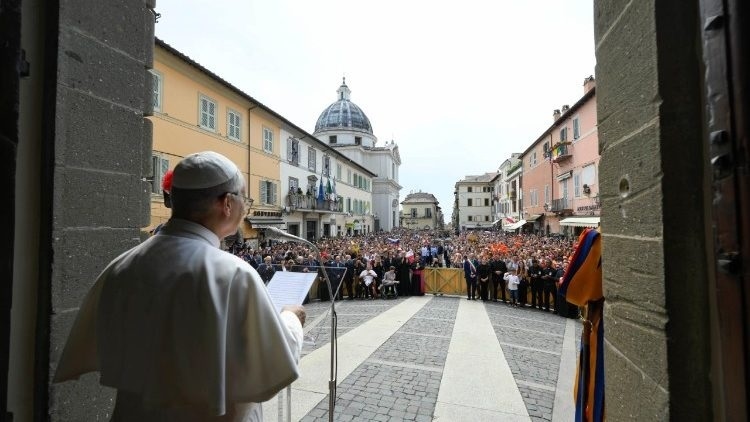 Pope: We must not resign ourselves to conflict and weapons