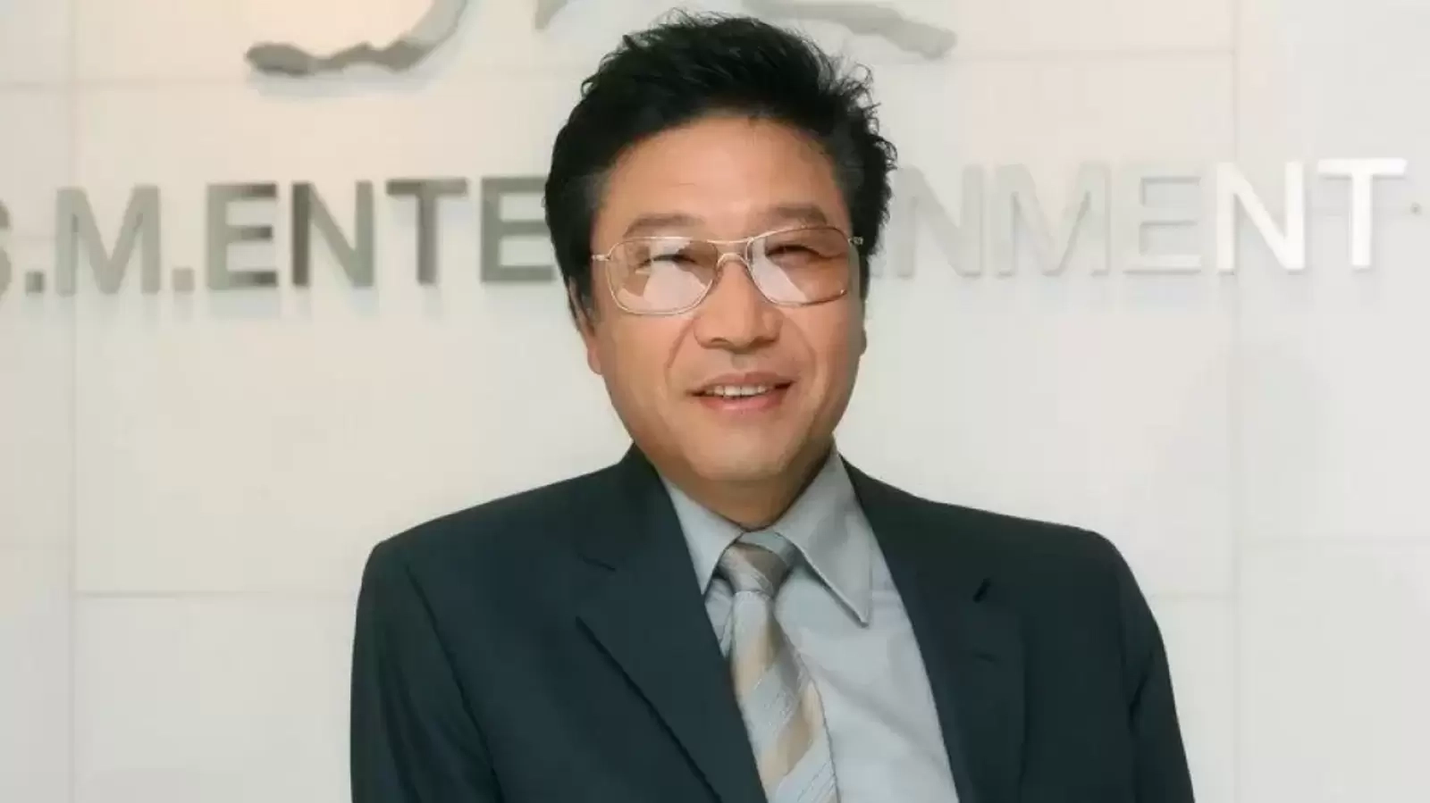 Lee Soo Man slammed for using SHINee Jonghyun's funeral footage in documentary: ‘Really hope his family sues them'