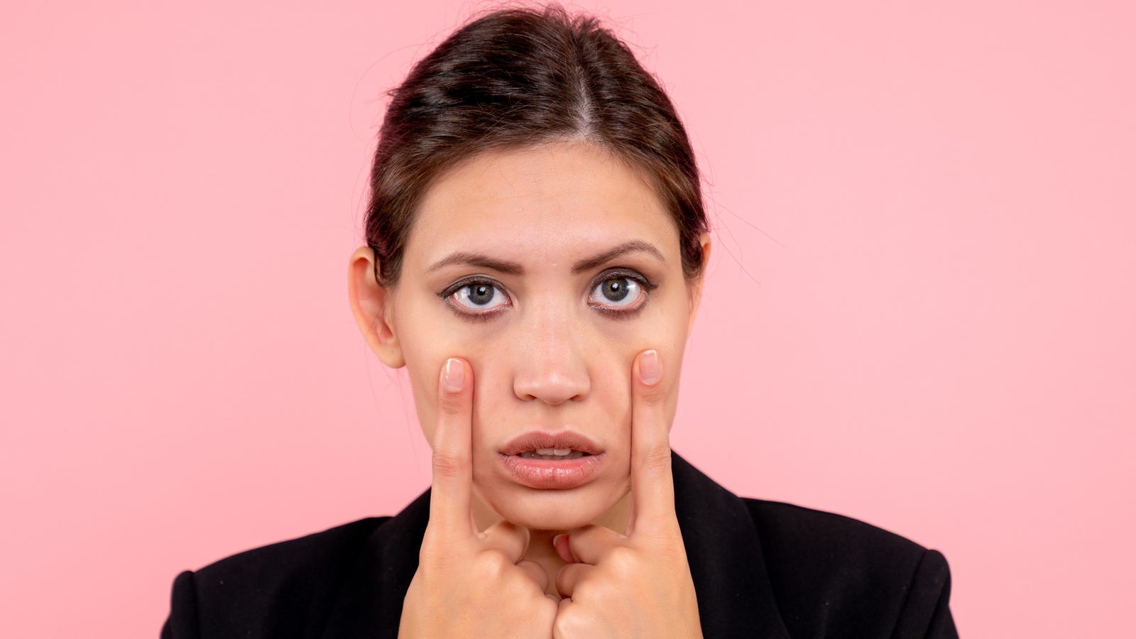 Doctor shares ‘what your face is telling you about your health': From dark circles to facial redness