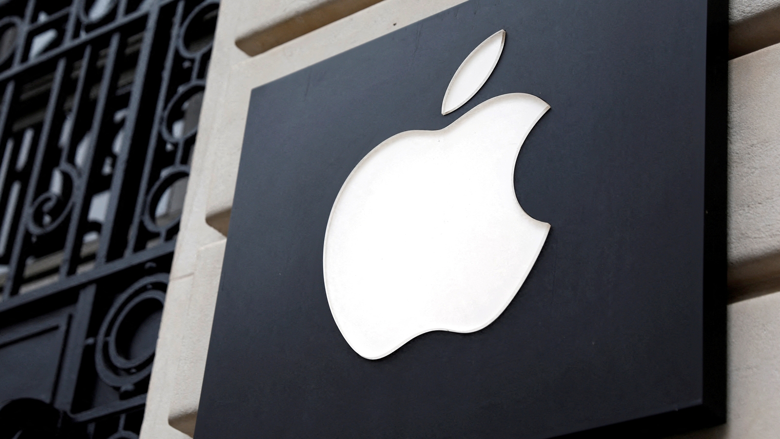 In Apple's $95 million settlement, a payout for users