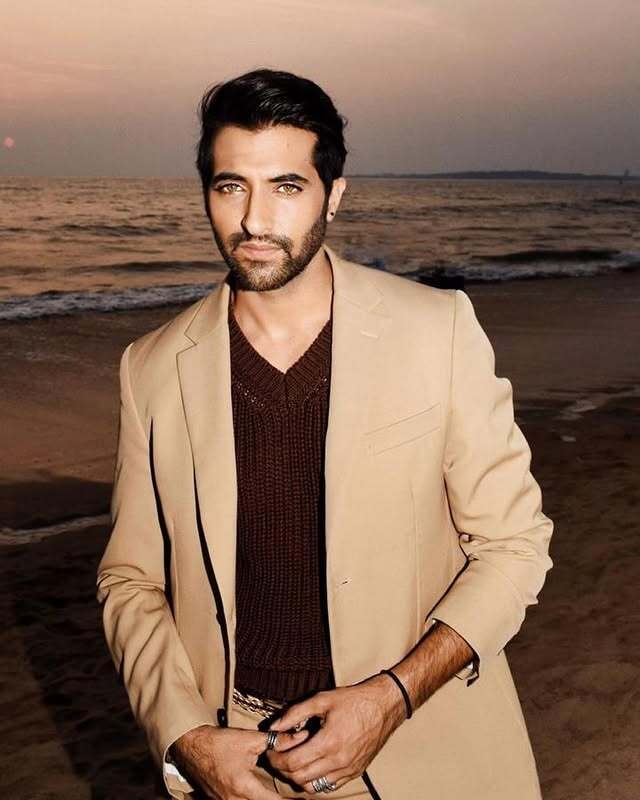Akshay Oberoi says Bollywood doesn't acknowledge the love from the queer community
