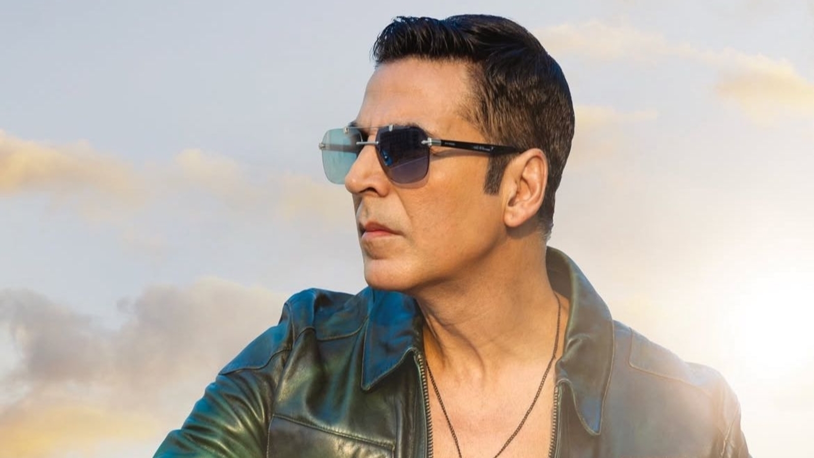 Shop and recreate Akshay Kumar's top 4 athleisure outfits that pack a punch! From gym to airport looks