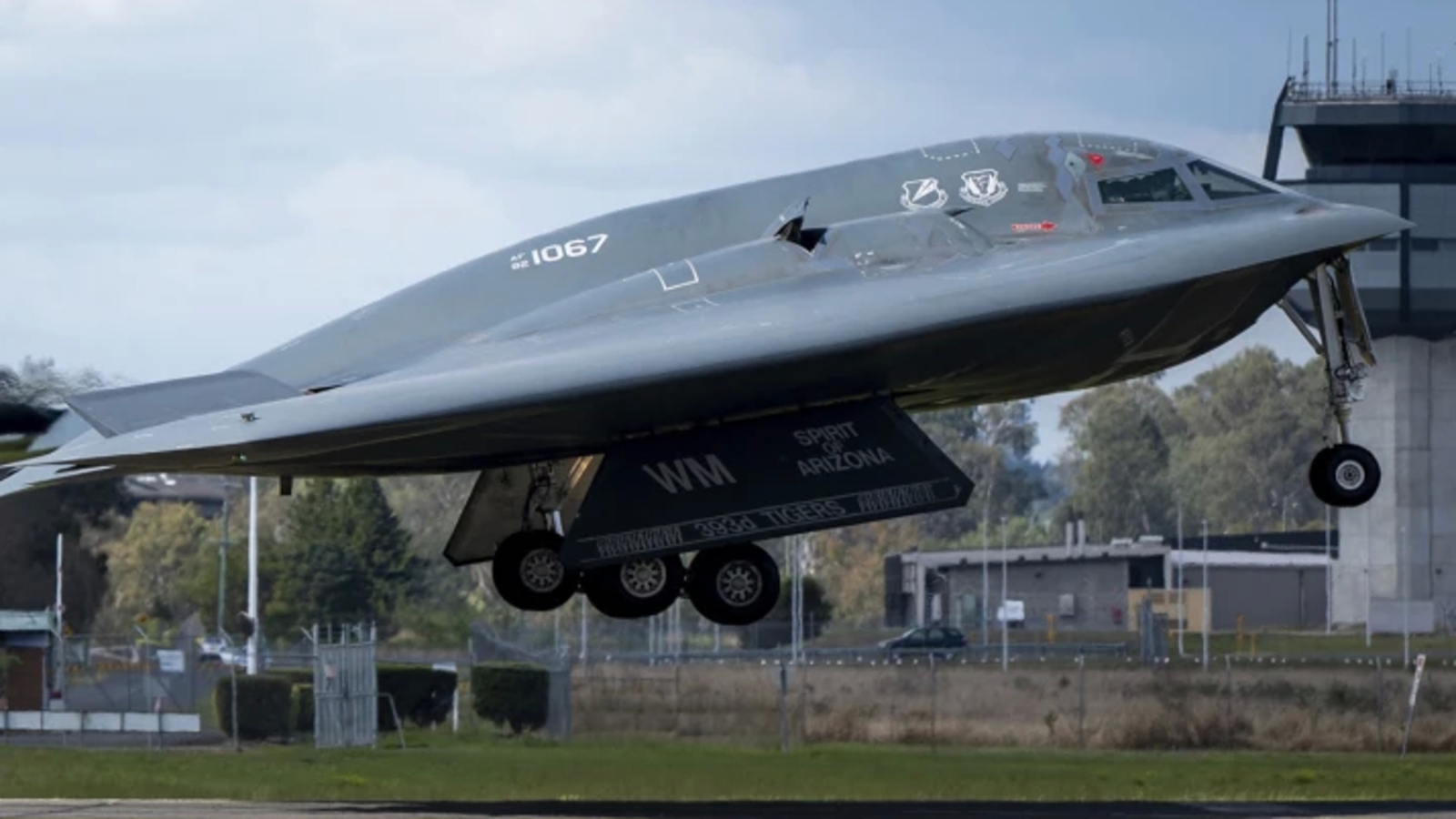 Did American B-2 stealth bombers just take off from US base towards western Pacific?