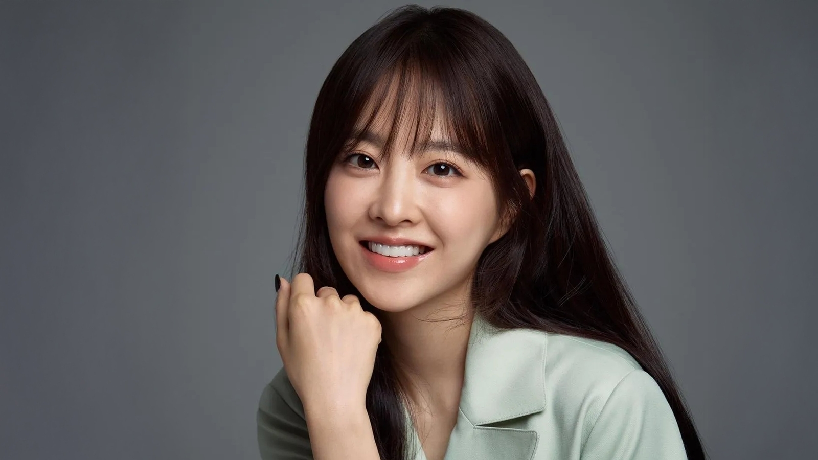 Comedian Shin Dong-yup under fire for forcing Park Bo-young to appear on SNL Korea