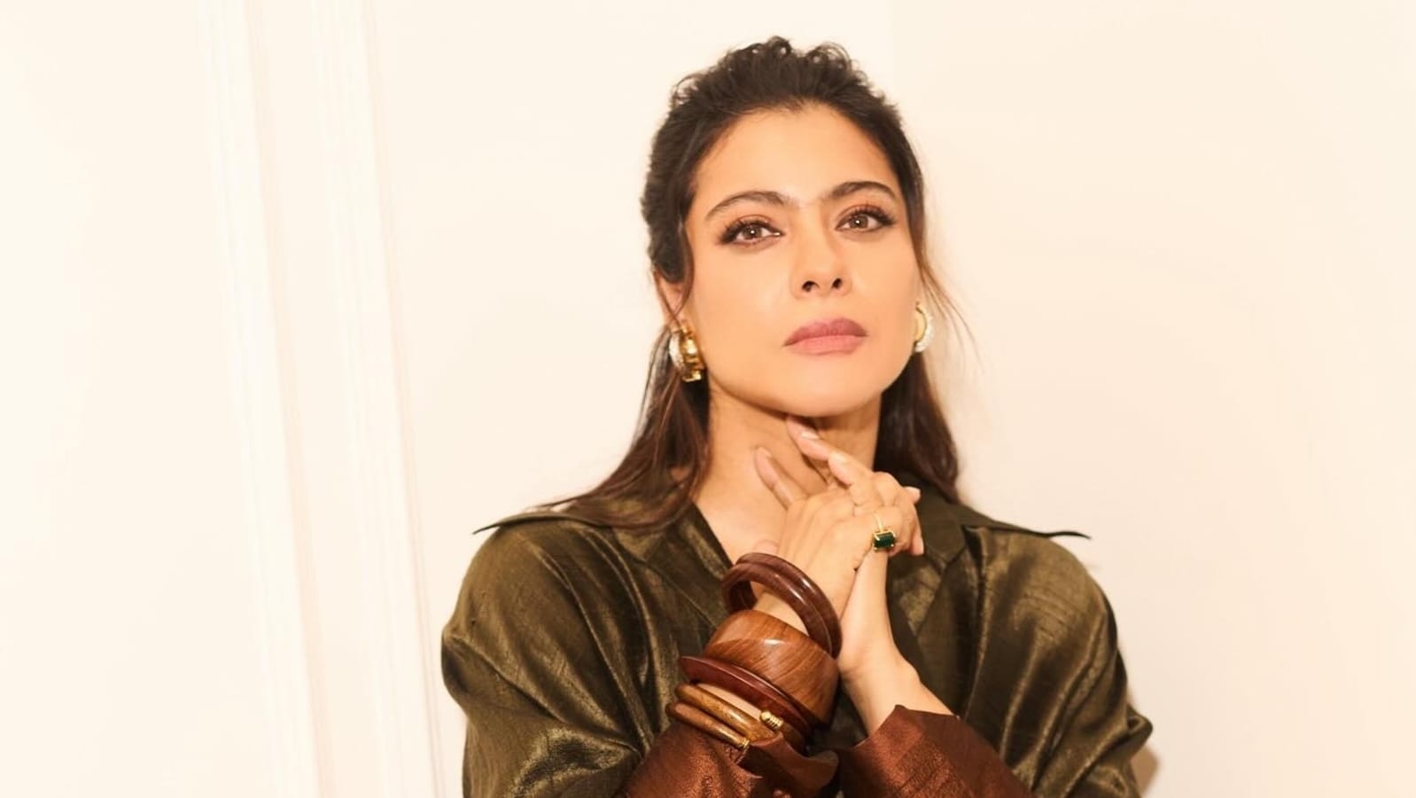 Kajol snaps at reporters asking her to speak in Hindi, says ‘jisko samajhna hai samajh lenge', internet is divided