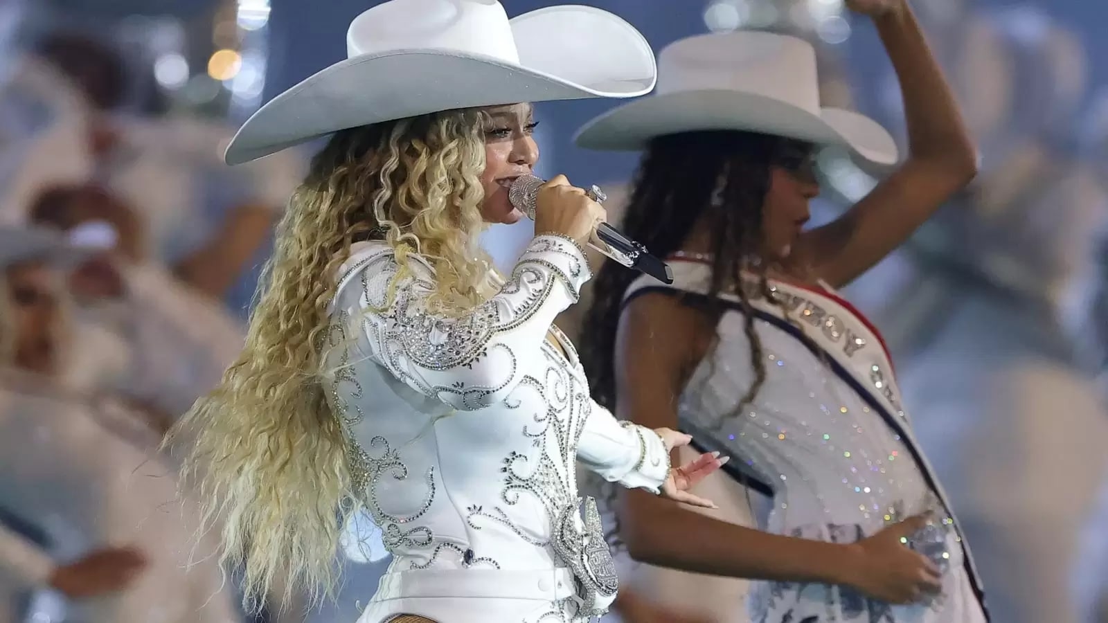Beyonce wins her first Emmy for Beyonce Bowl but netizens are unimpressed; ‘she stole that..'