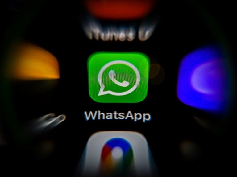 WhatsApp blocked after Iran urges public to delete app